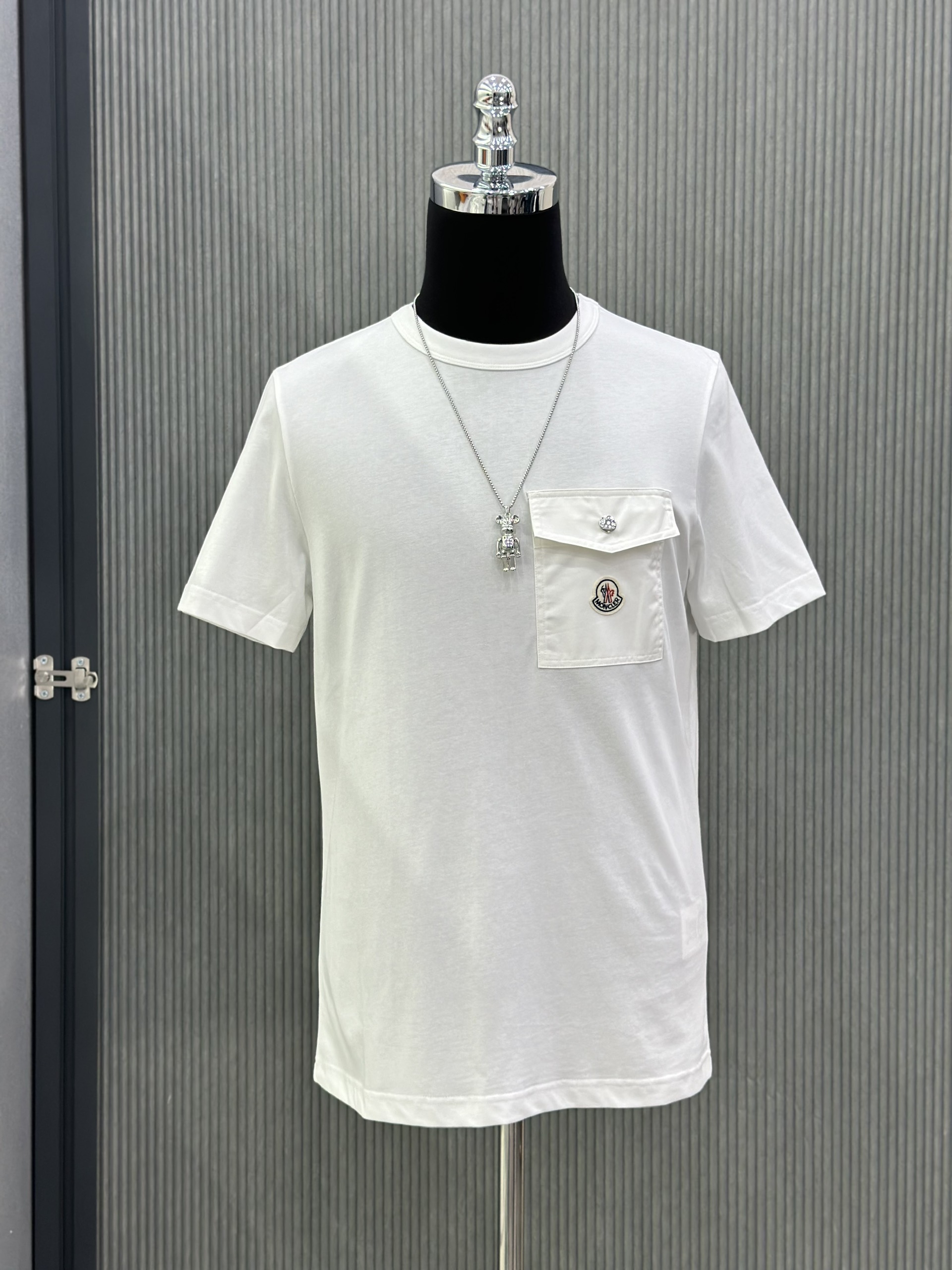 Áo phông T-shirt Moncler M Trắng túi ngực Like Auth VTN