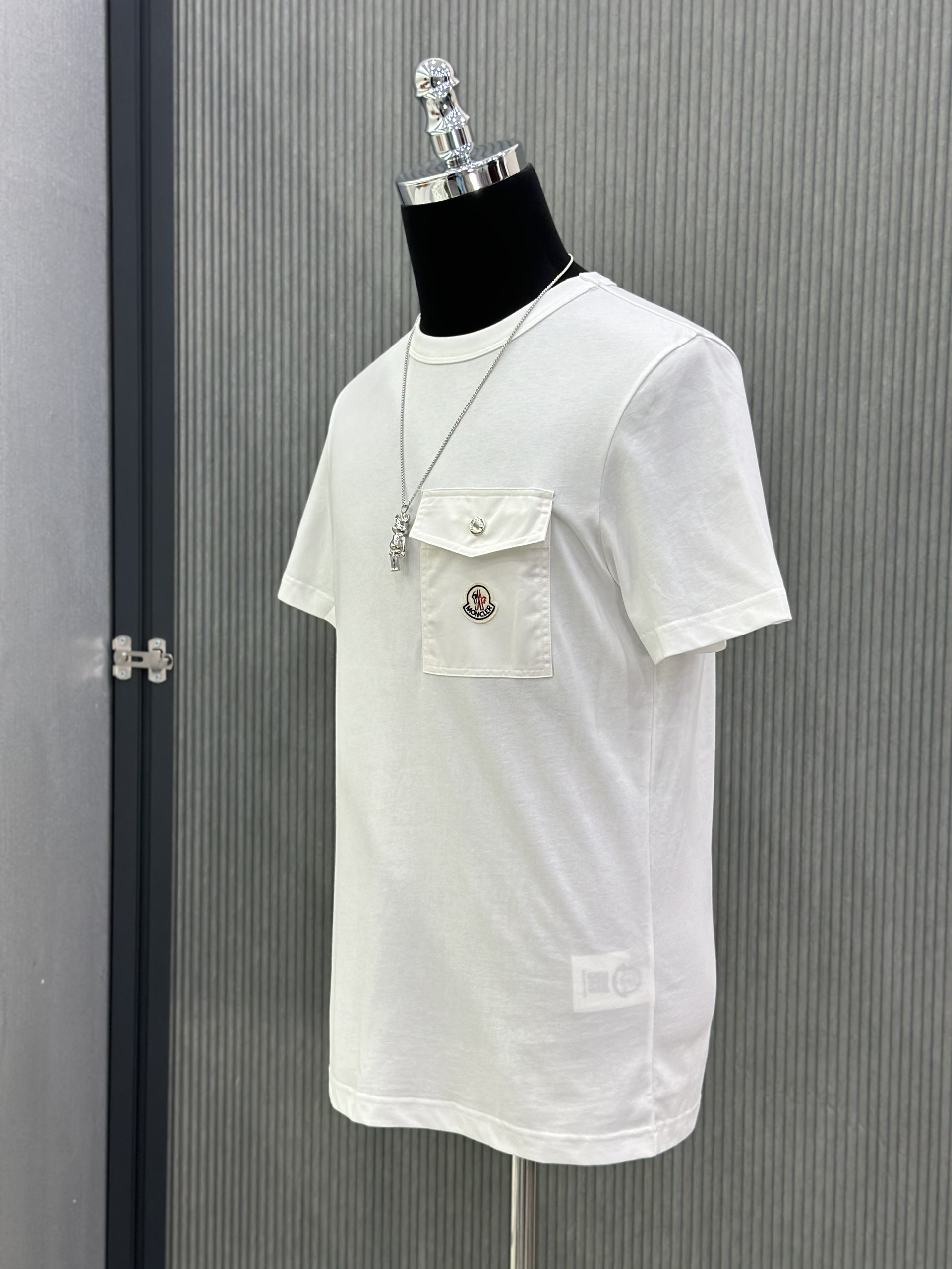 Áo phông T-shirt Moncler M Trắng túi ngực Like Auth VTN