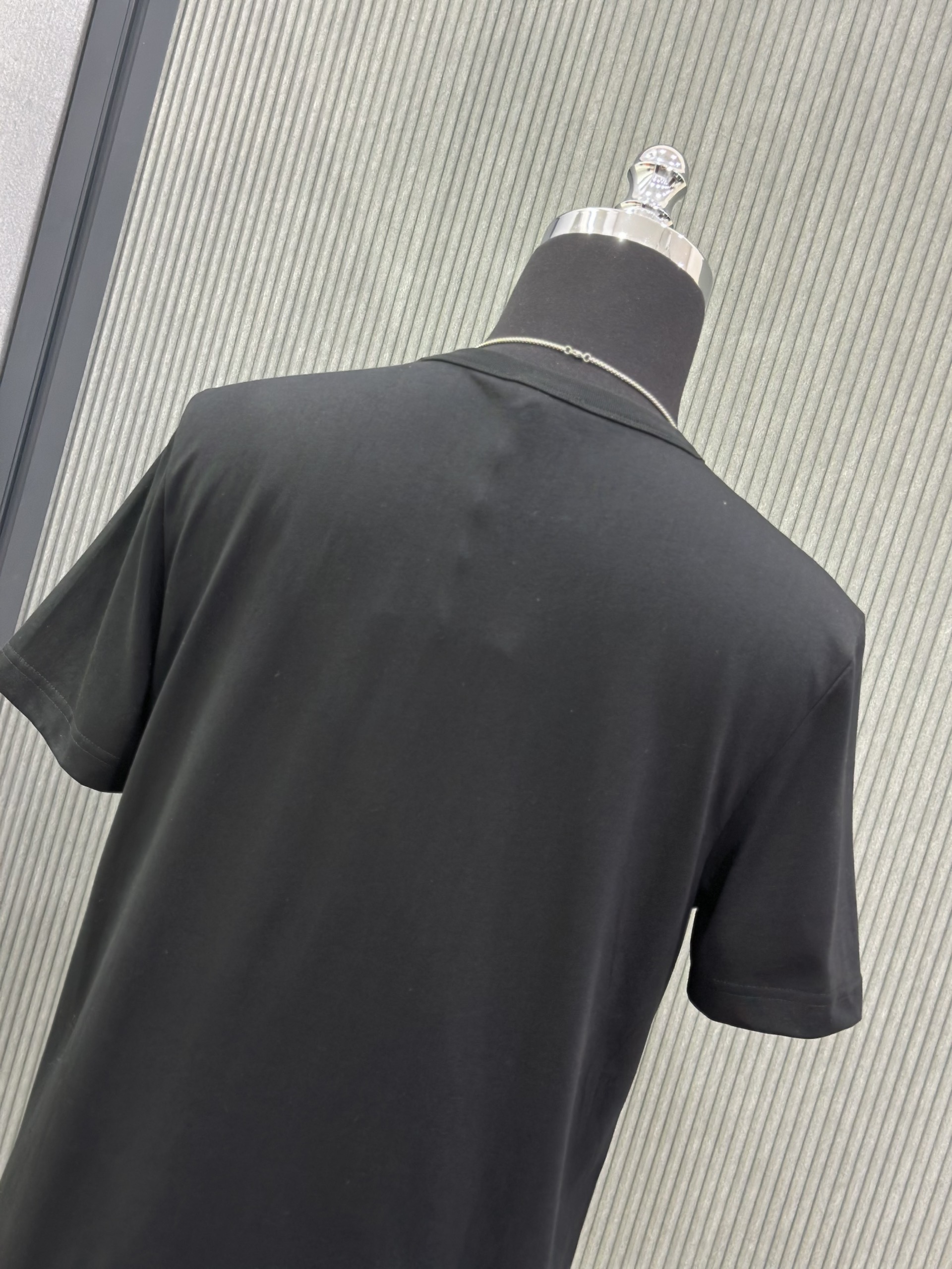 Áo phông T-shirt Moncler M Đen túi ngực Like Auth VTN