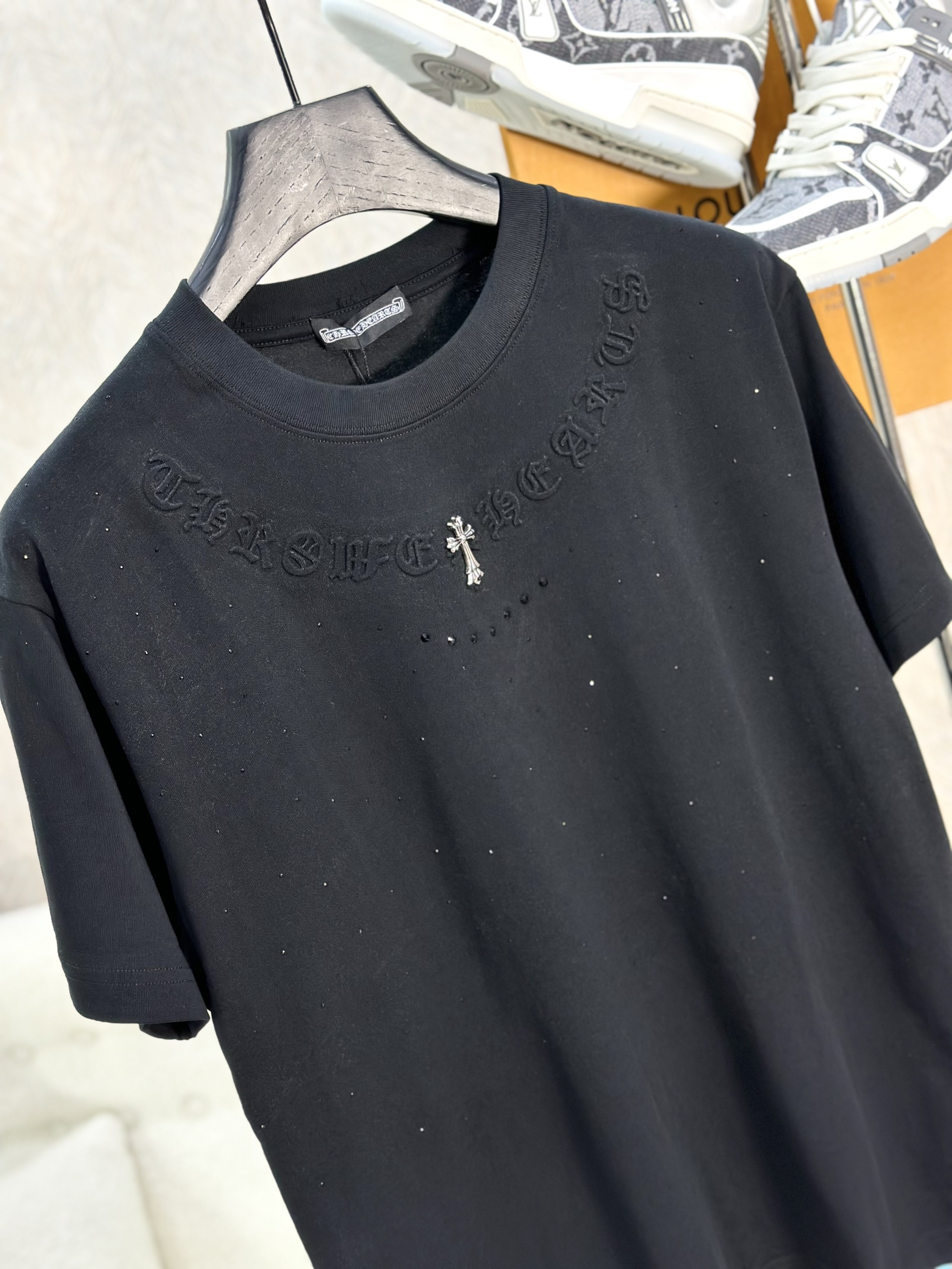 Áo phông T-shirt Chrome Heart CH logo chữ nổi đính đá Like Auth on web VTN