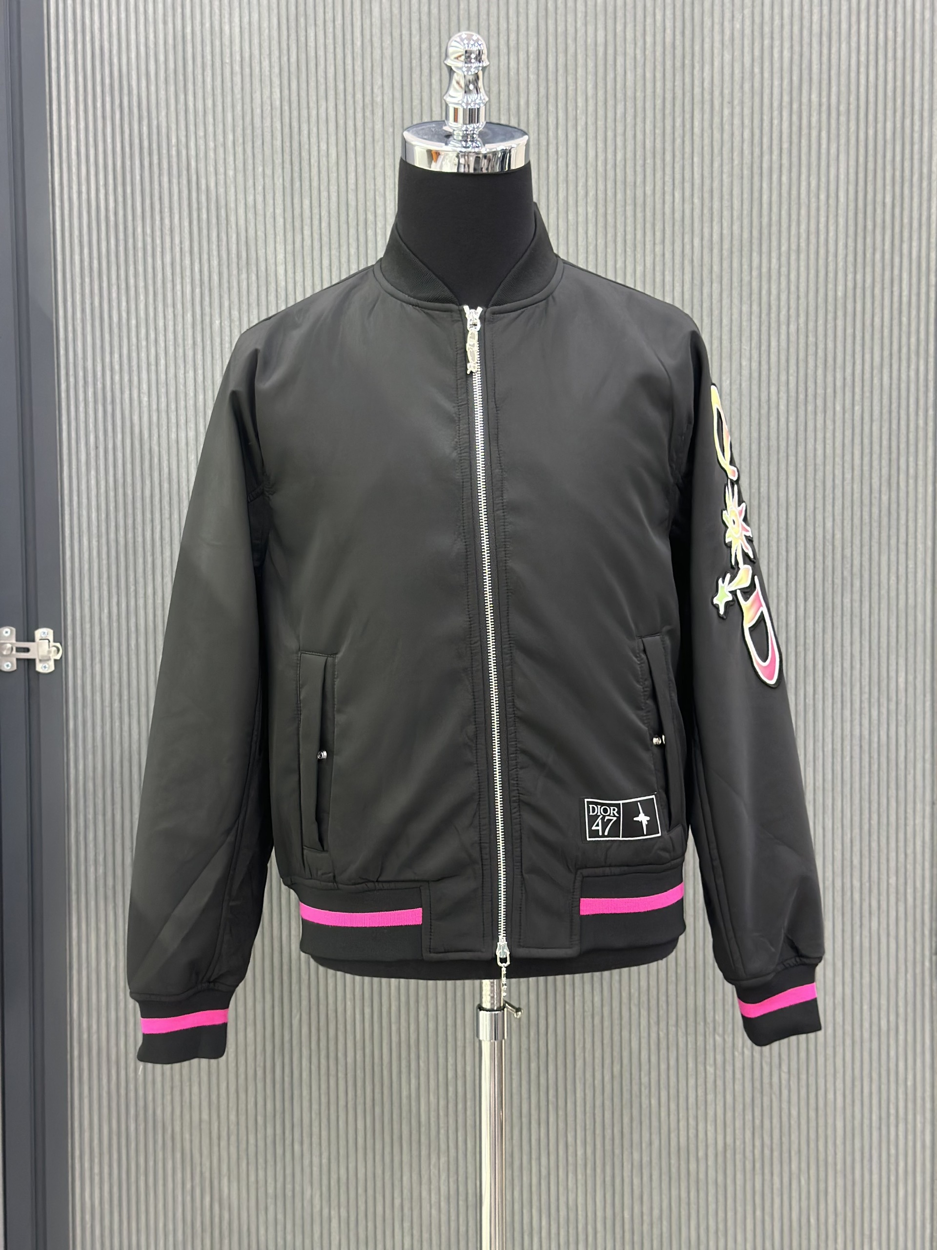 Áo khoác Dior CD Đen logo chữ 47 kẻ sọc Hồng Like Auth VTN