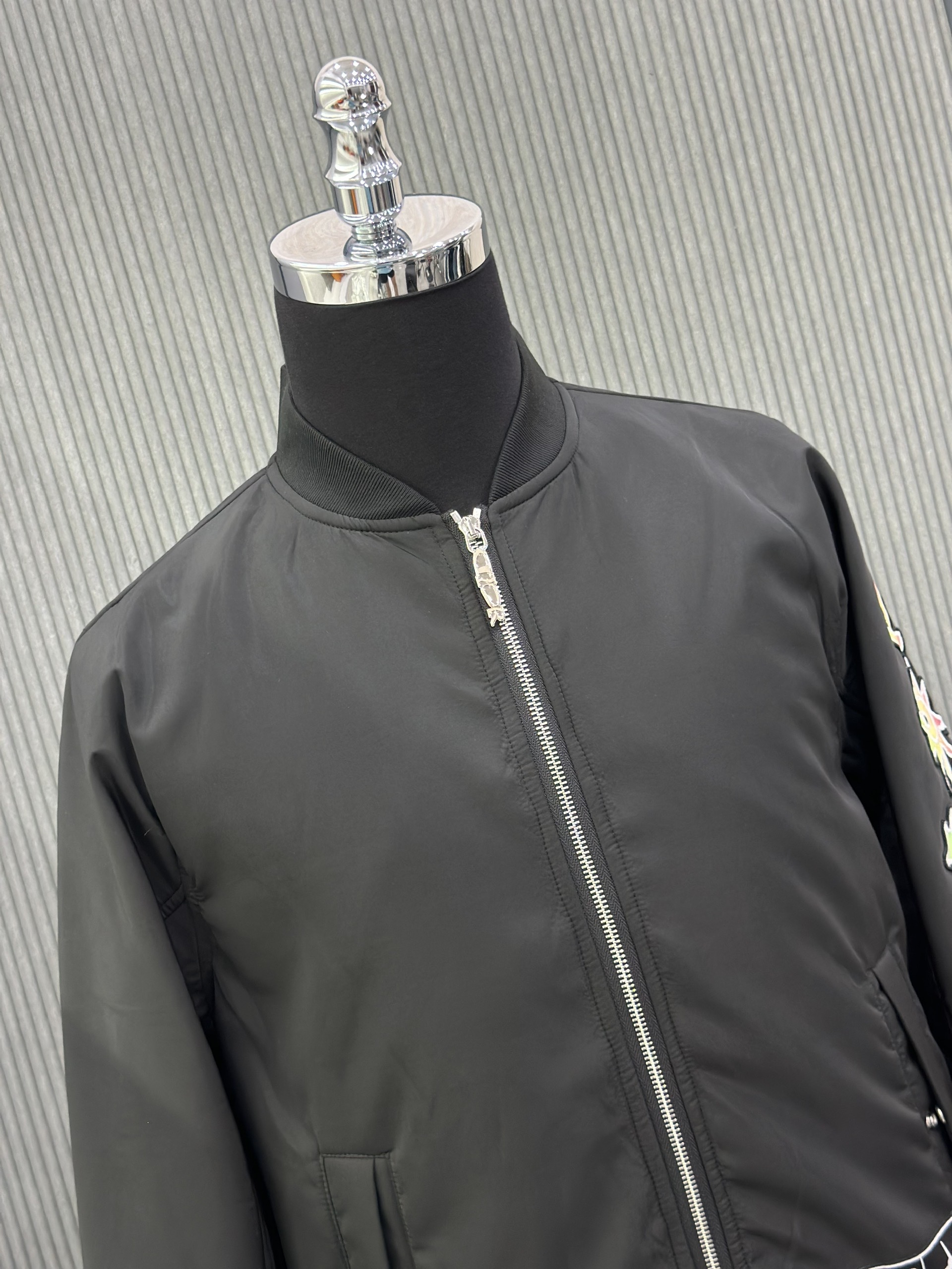 Áo khoác Dior CD Đen logo chữ 47 kẻ sọc Hồng Like Auth VTN