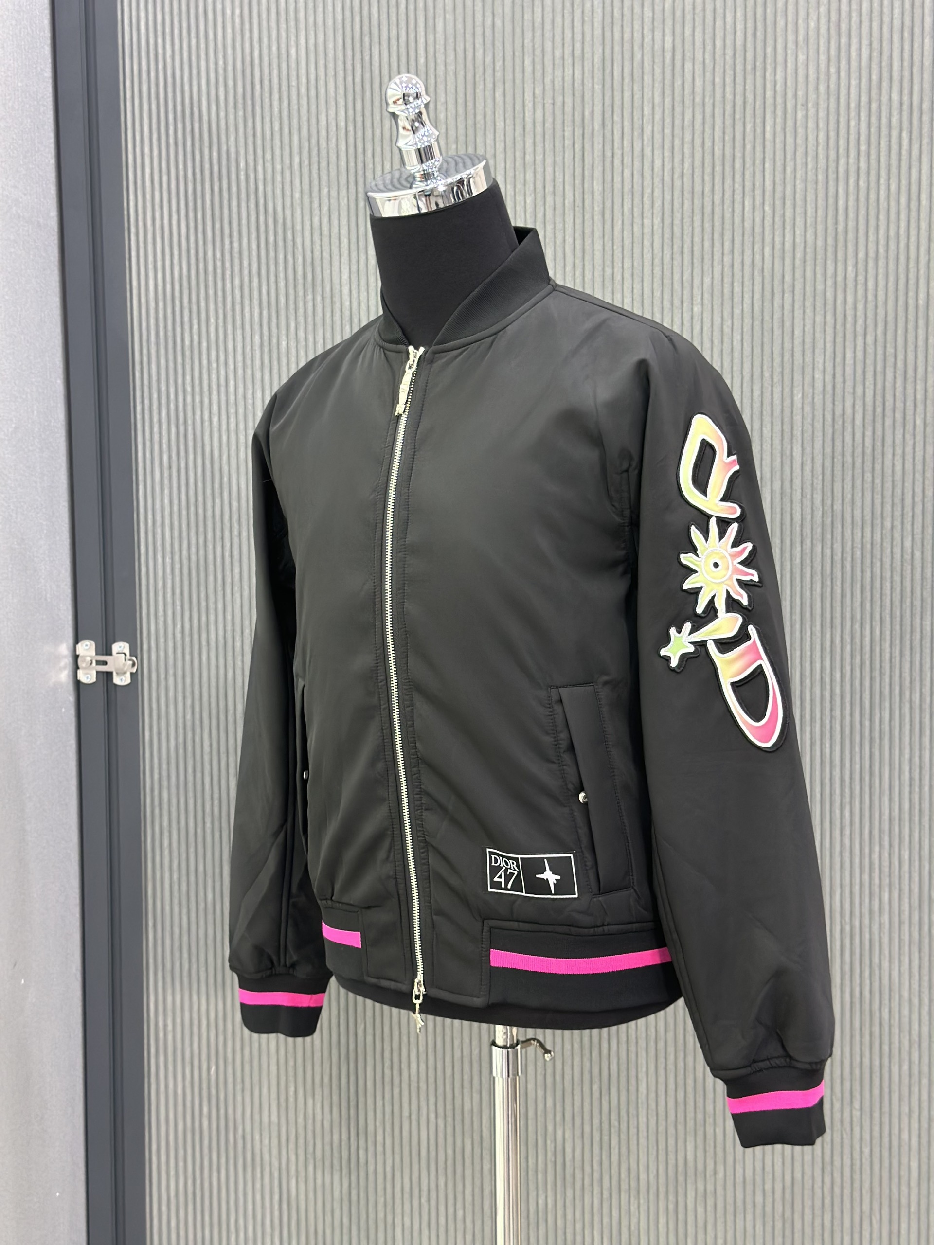 Áo khoác Dior CD Đen logo chữ 47 kẻ sọc Hồng Like Auth VTN
