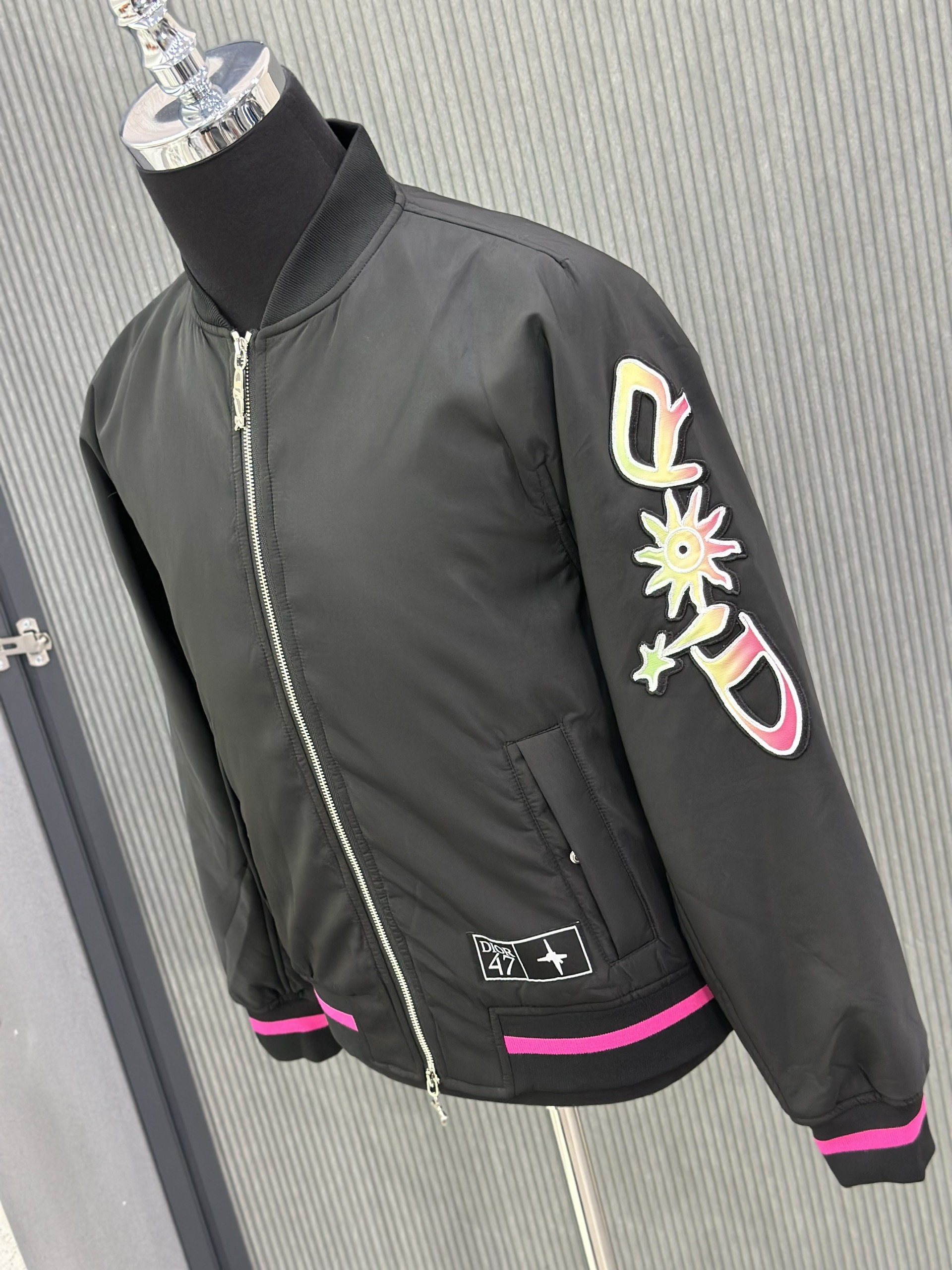 Áo khoác Dior CD Đen logo chữ 47 kẻ sọc Hồng Like Auth VTN