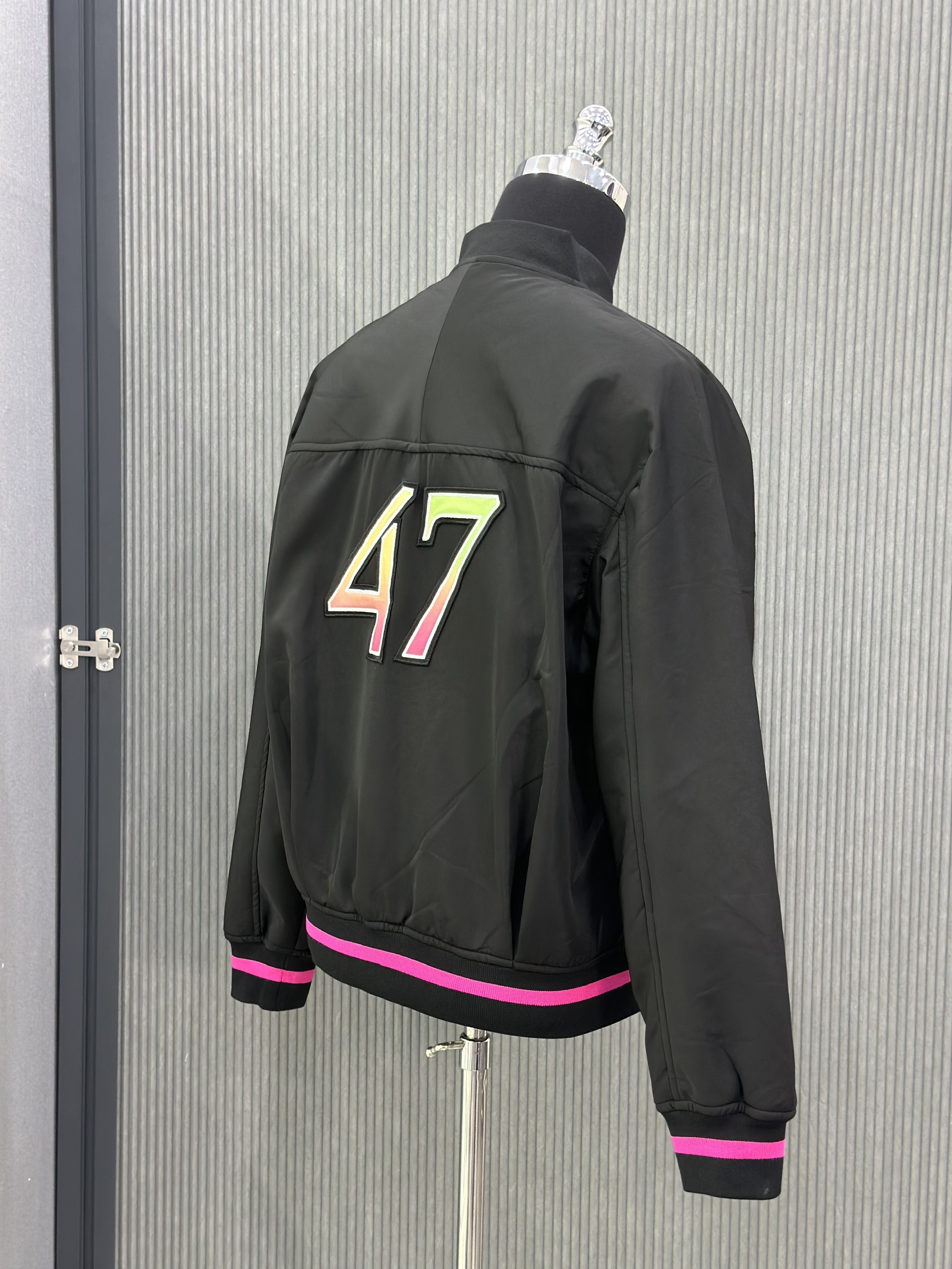 Áo khoác Dior CD Đen logo chữ 47 kẻ sọc Hồng Like Auth VTN