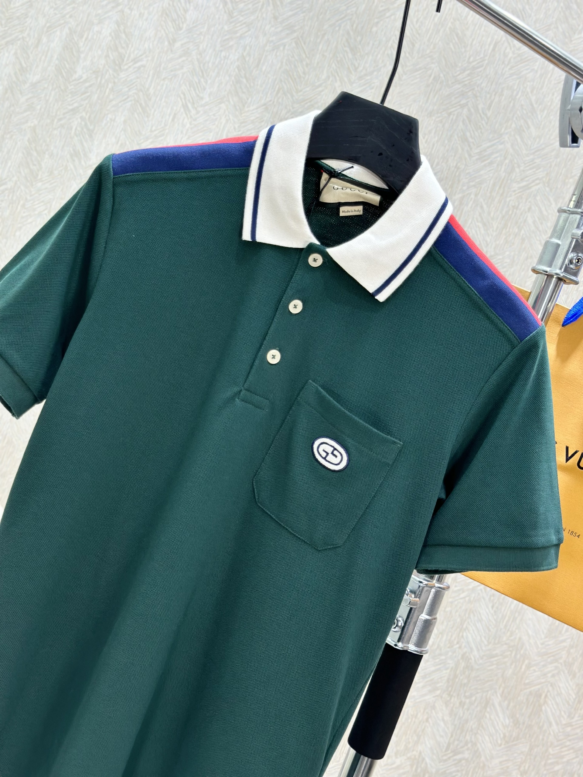 Áo polo Gucci GC kẻ viền vai phối màu cổ túi logo ngực Like Auth 1-1 on web VTN