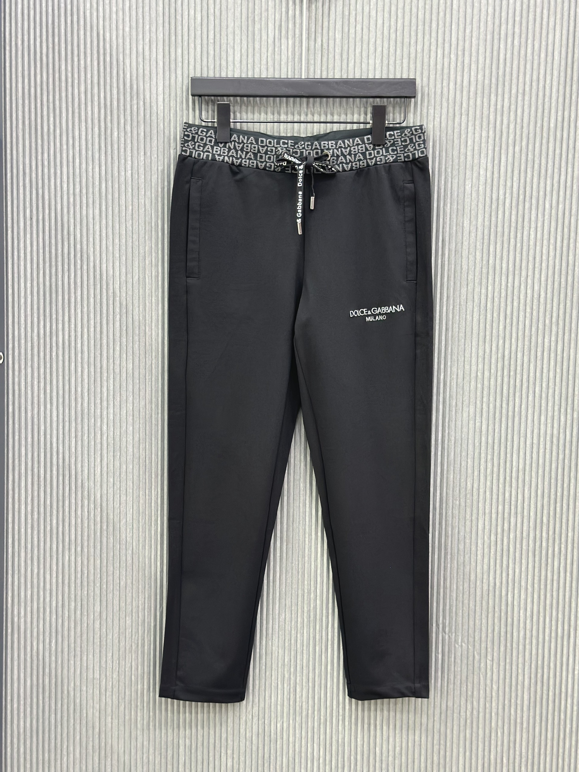 Quần dài nỉ Dolce Gabbana DG Đen logo chữ họa tiết cạp Like Auth VTN