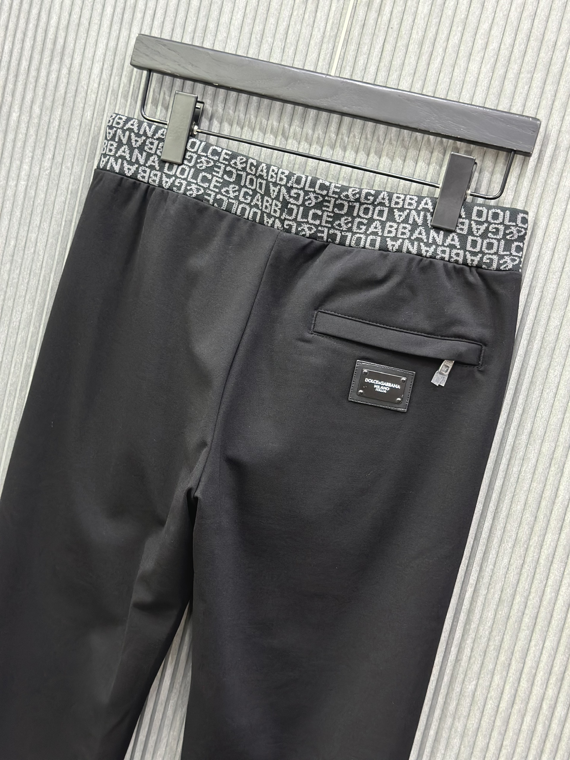 Quần dài nỉ Dolce Gabbana DG Đen logo chữ họa tiết cạp Like Auth VTN