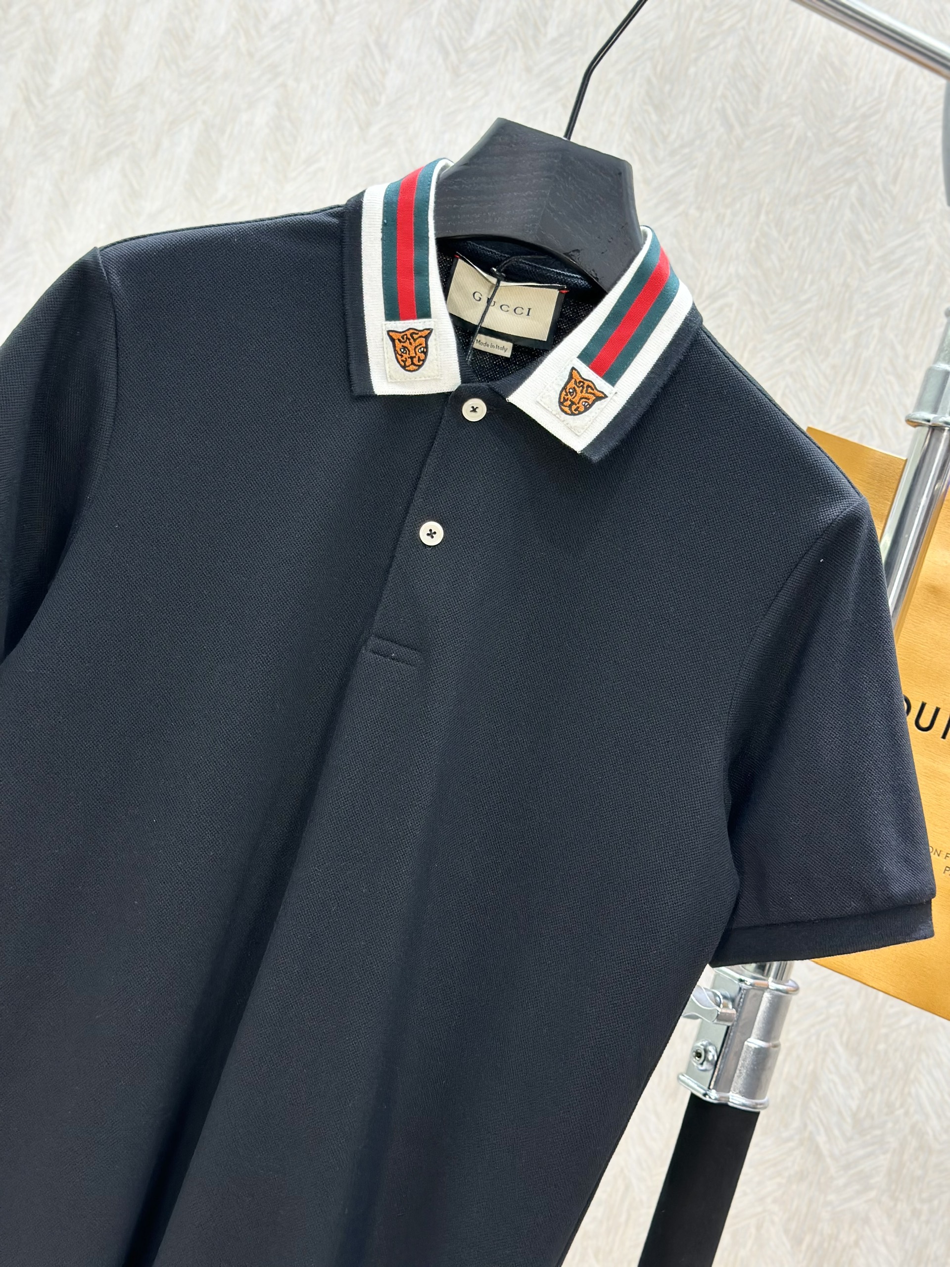 Áo polo Gucci GC trơn phối cổ kẻ sọc Xanh Đỏ logo mặt hổ Like Auth 1-1 on web VTN