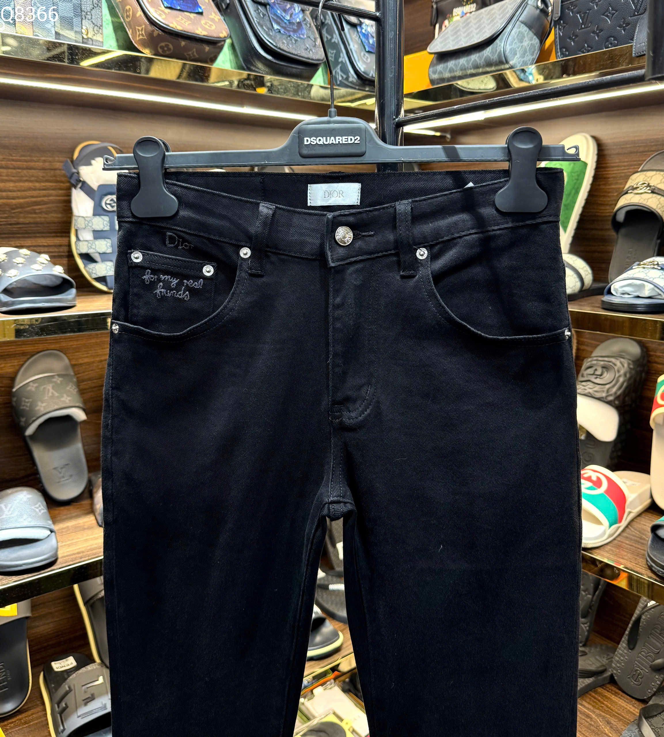 Quần jean Dior CD Đen logo chữ cành hoa thêu túi sau Like Auth MK