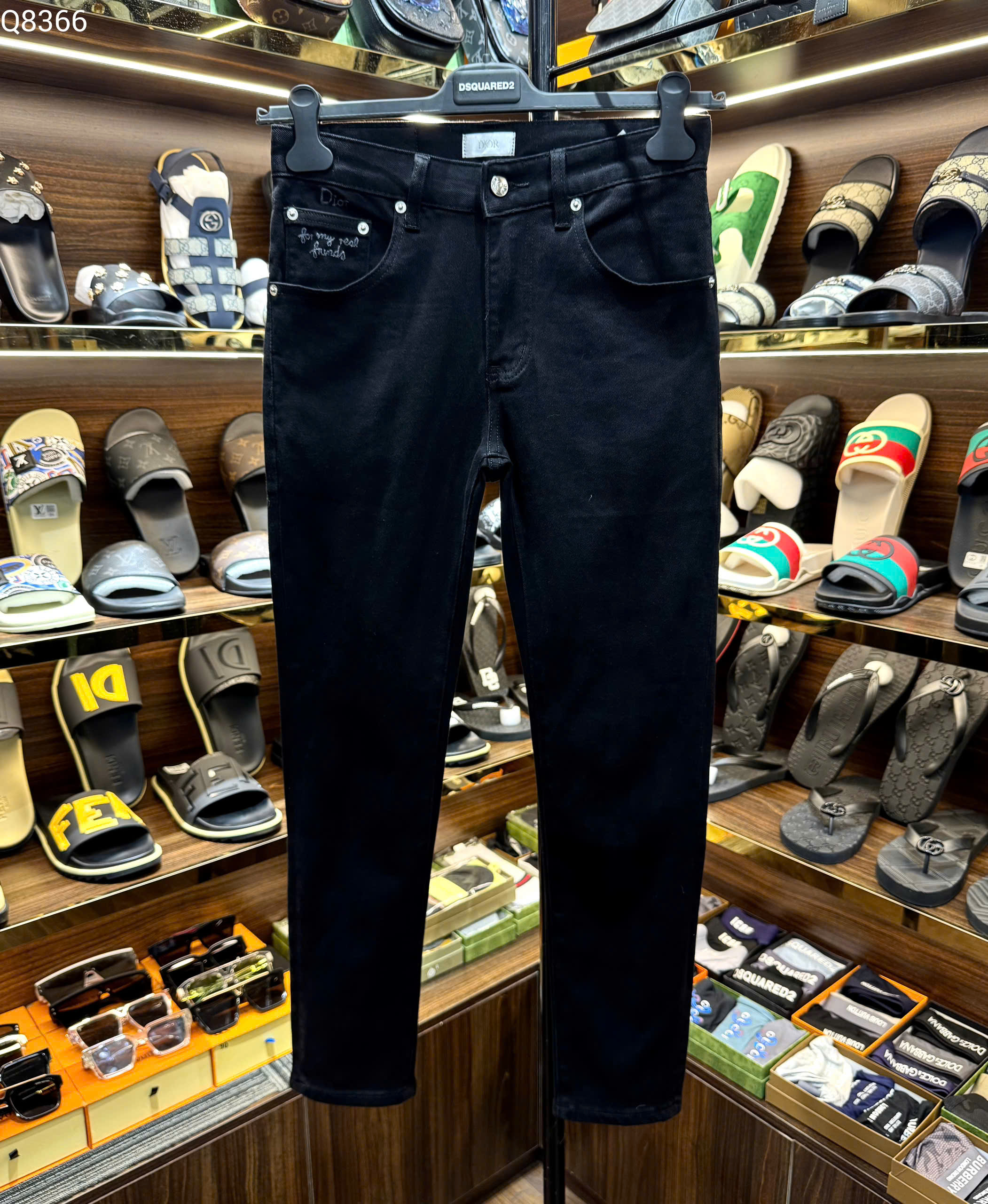 Quần jean Dior CD Đen logo chữ cành hoa thêu túi sau Like Auth MK