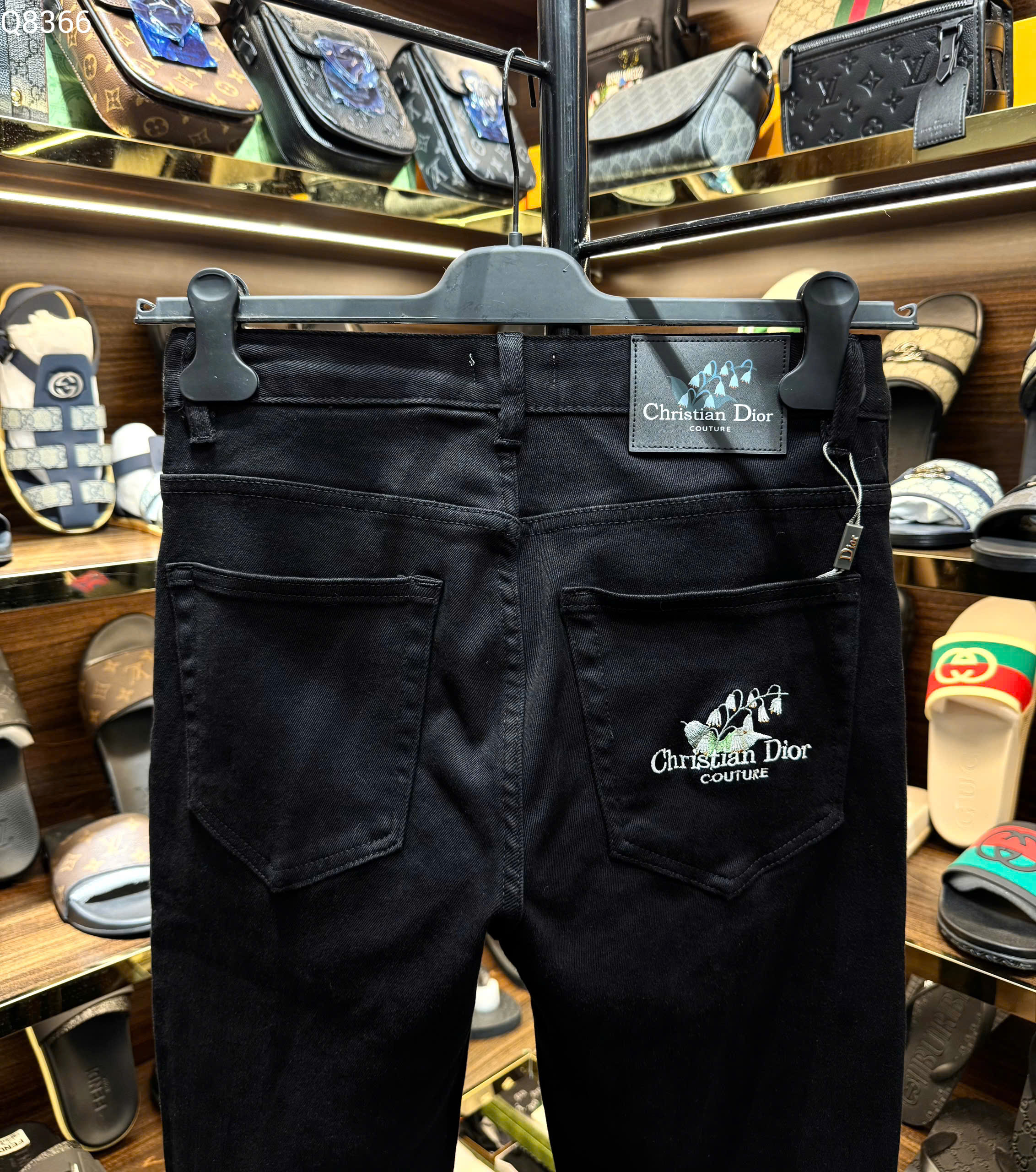 Quần jean Dior CD Đen logo chữ cành hoa thêu túi sau Like Auth MK