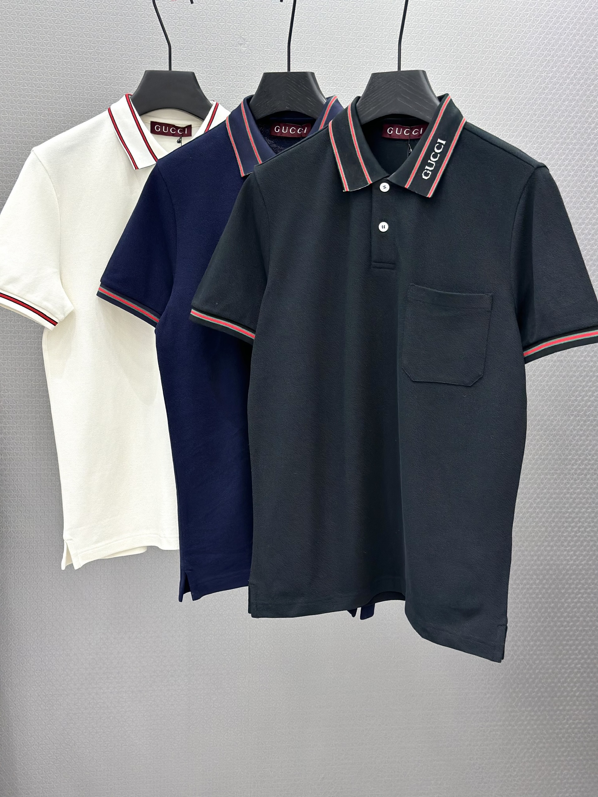 Áo polo Gucci GC logo cổ kẻ viền Đỏ Like Auth 1-1 on web VTN