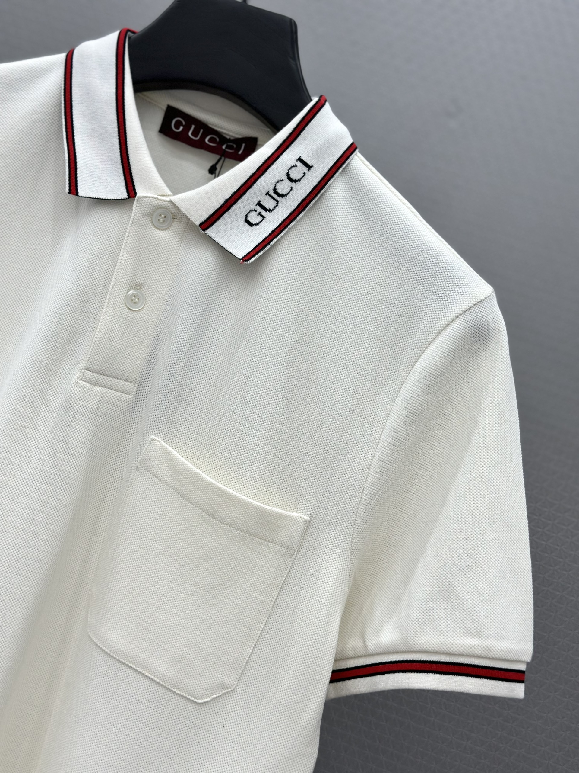 Áo polo Gucci GC logo cổ kẻ viền Đỏ Like Auth 1-1 on web VTN