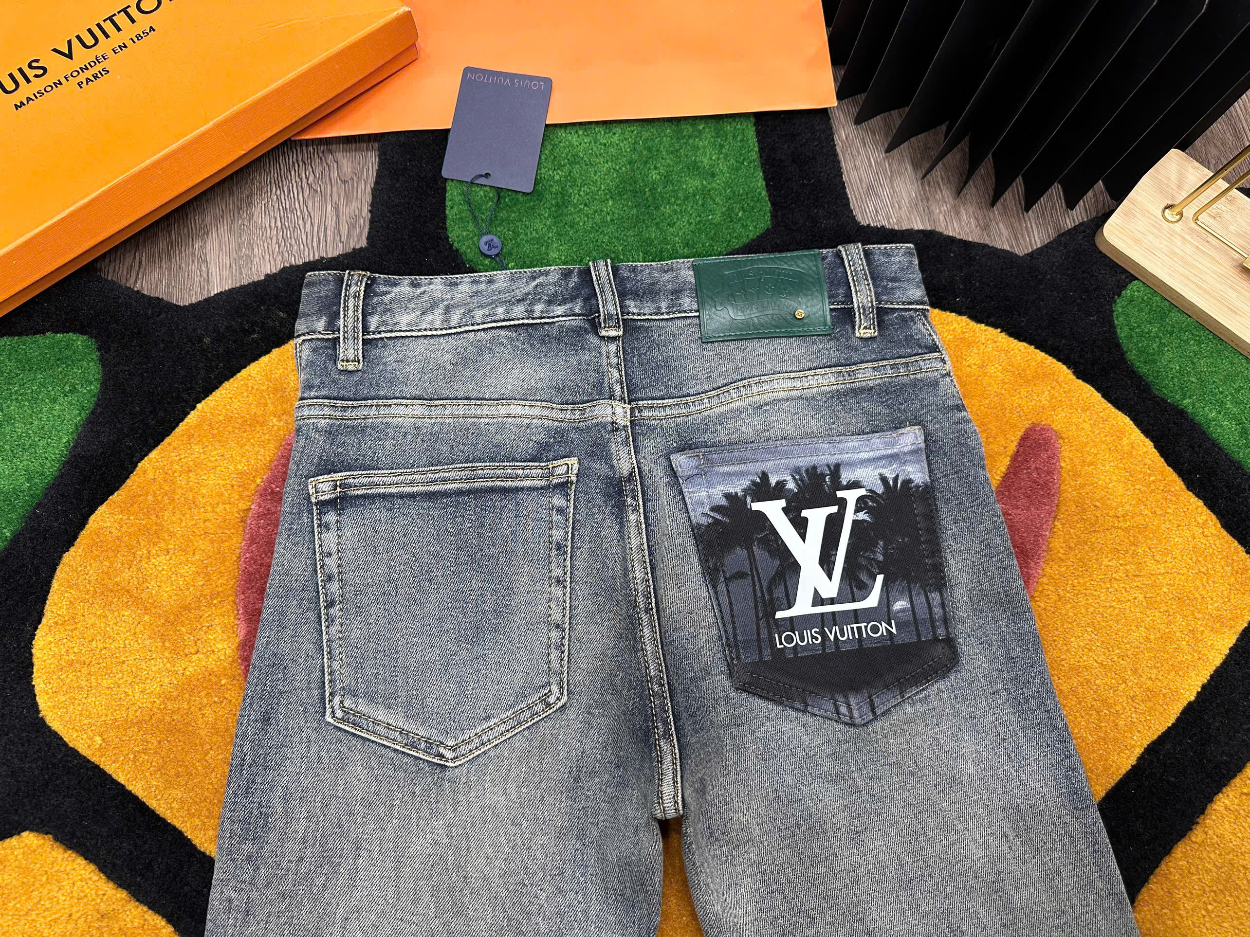 Quần jean Louis Vuitton LV Xanh họa tiết logo cây dừa túi sau Like Auth MK