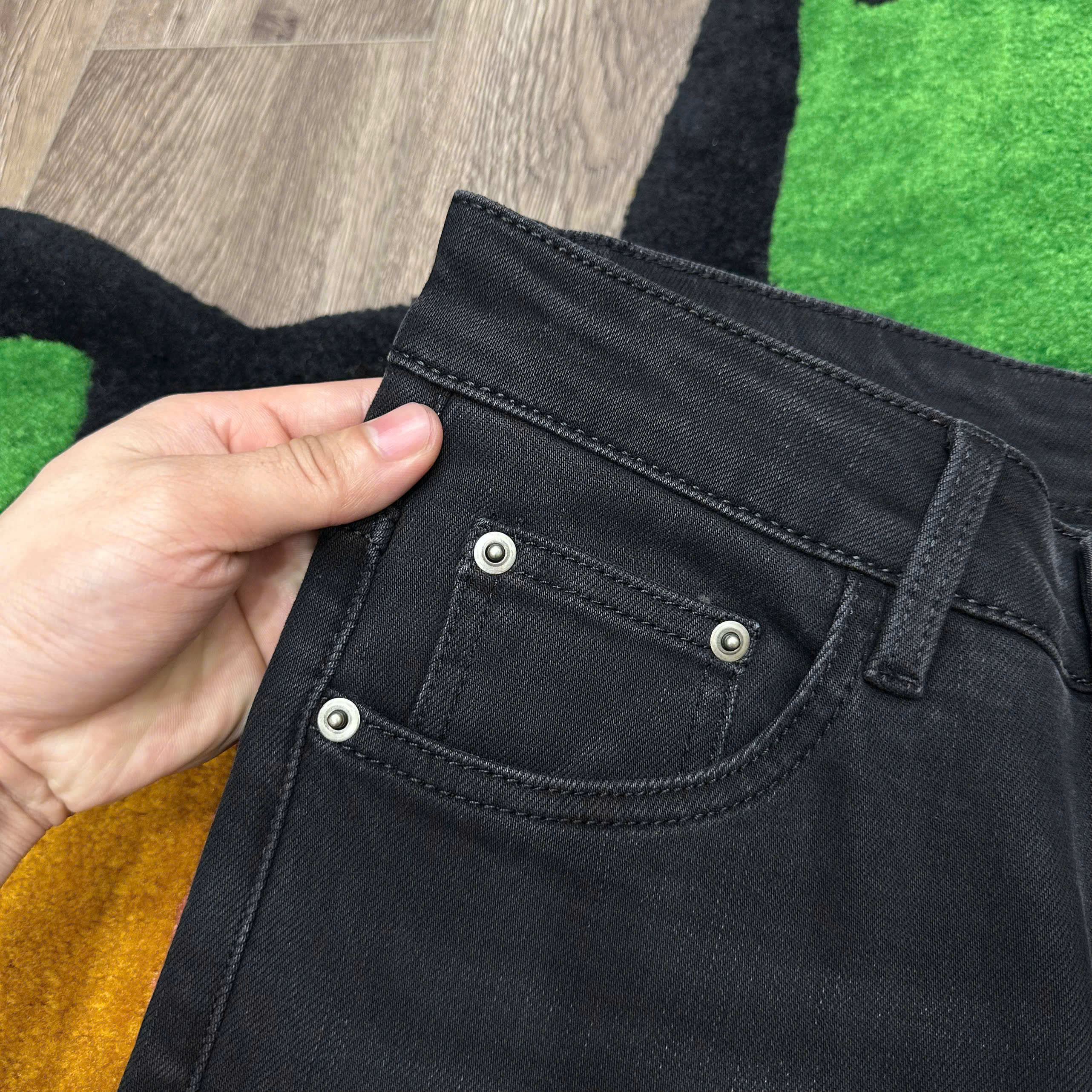 Quần jean Louis Vuitton LV Đen họa tiết túi sau Like Auth MK