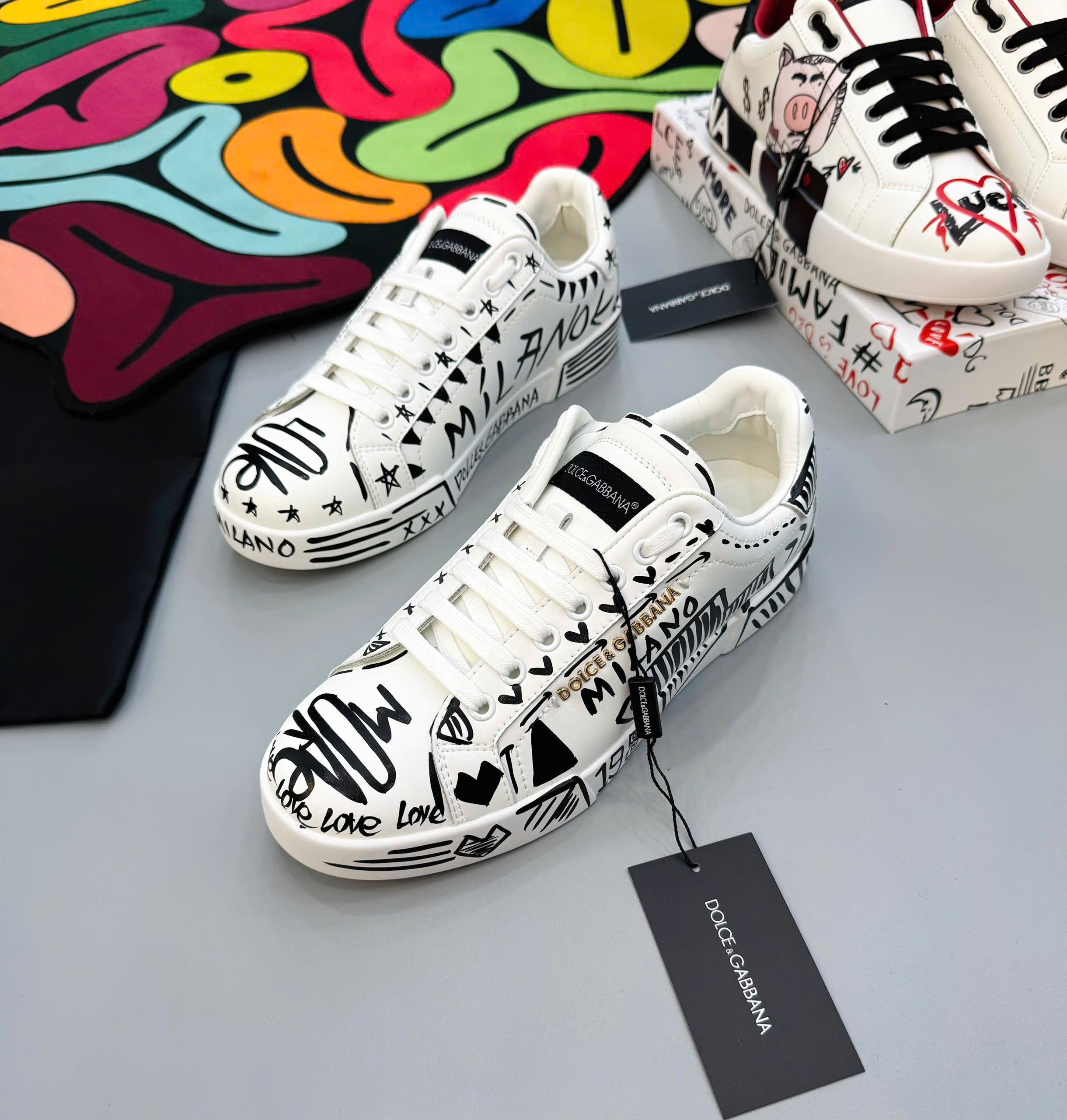 Giày sneaker Dolce Gabbana DG Trắng họa tiết chữ Đen full Like Auth fullbox MK