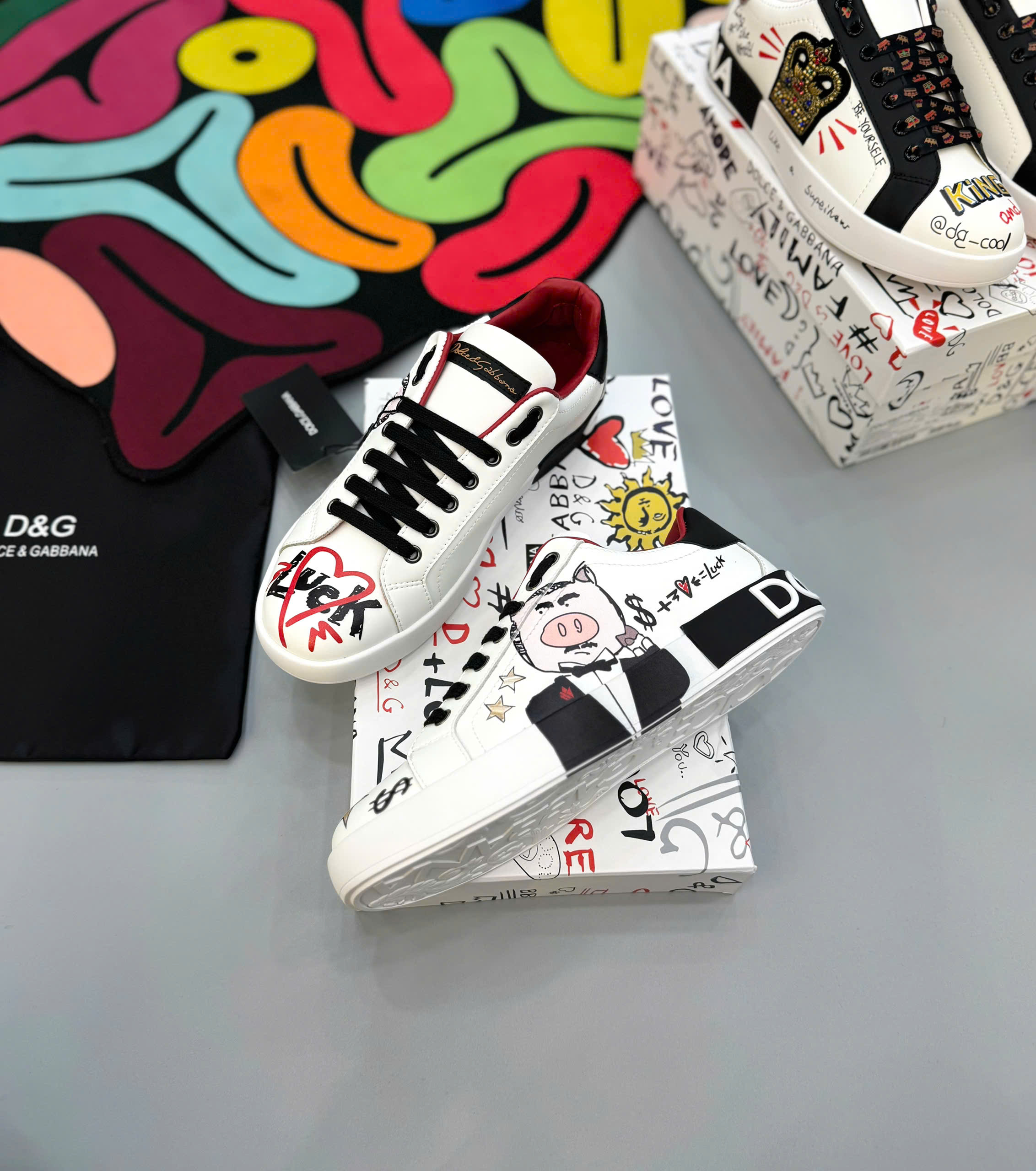 Giày sneaker Dolce Gabbana DG Trắng phối Đen Đỏ họa tiết Like Auth fullbox MK