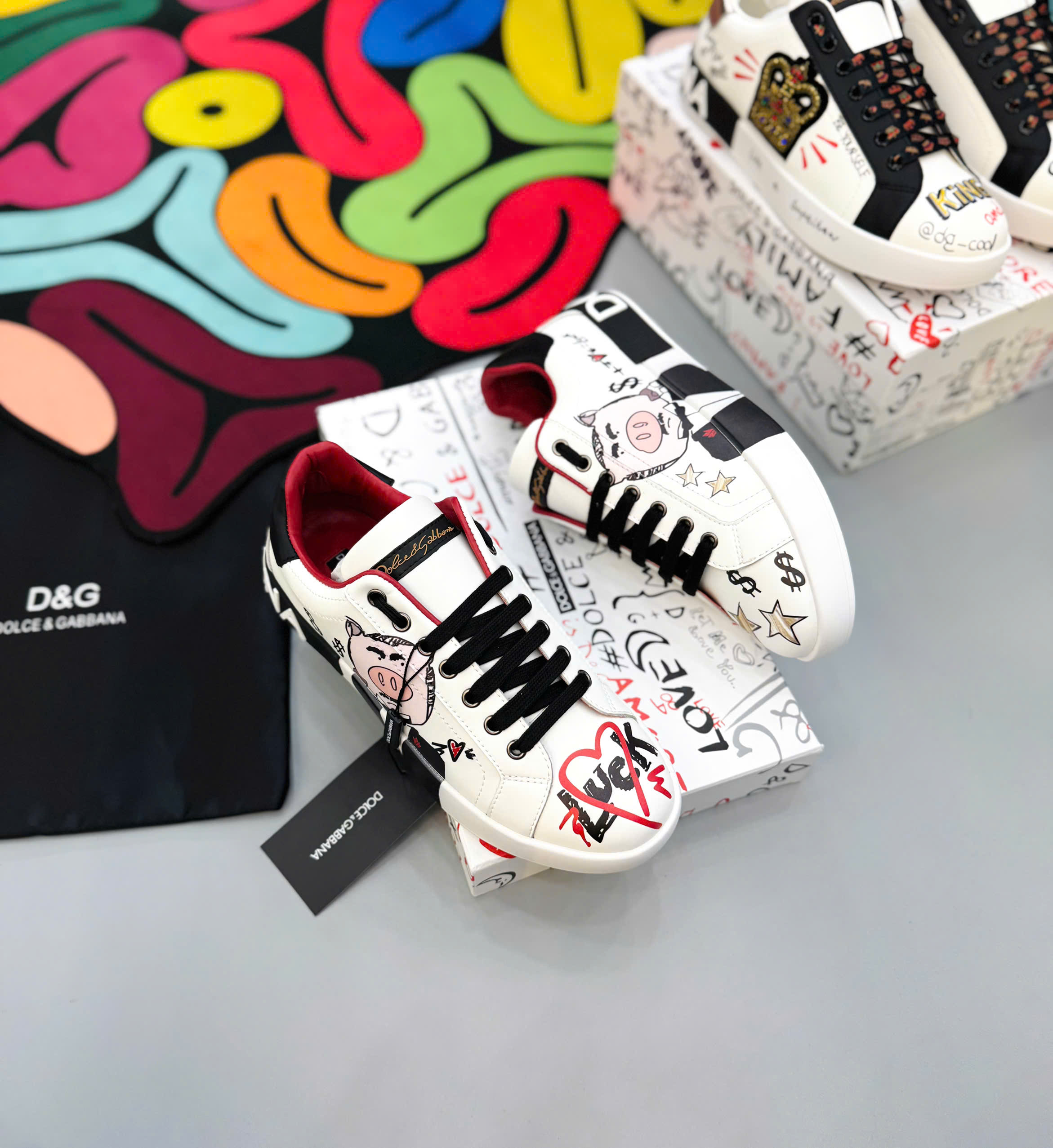 Giày sneaker Dolce Gabbana DG Trắng phối Đen Đỏ họa tiết Like Auth fullbox MK