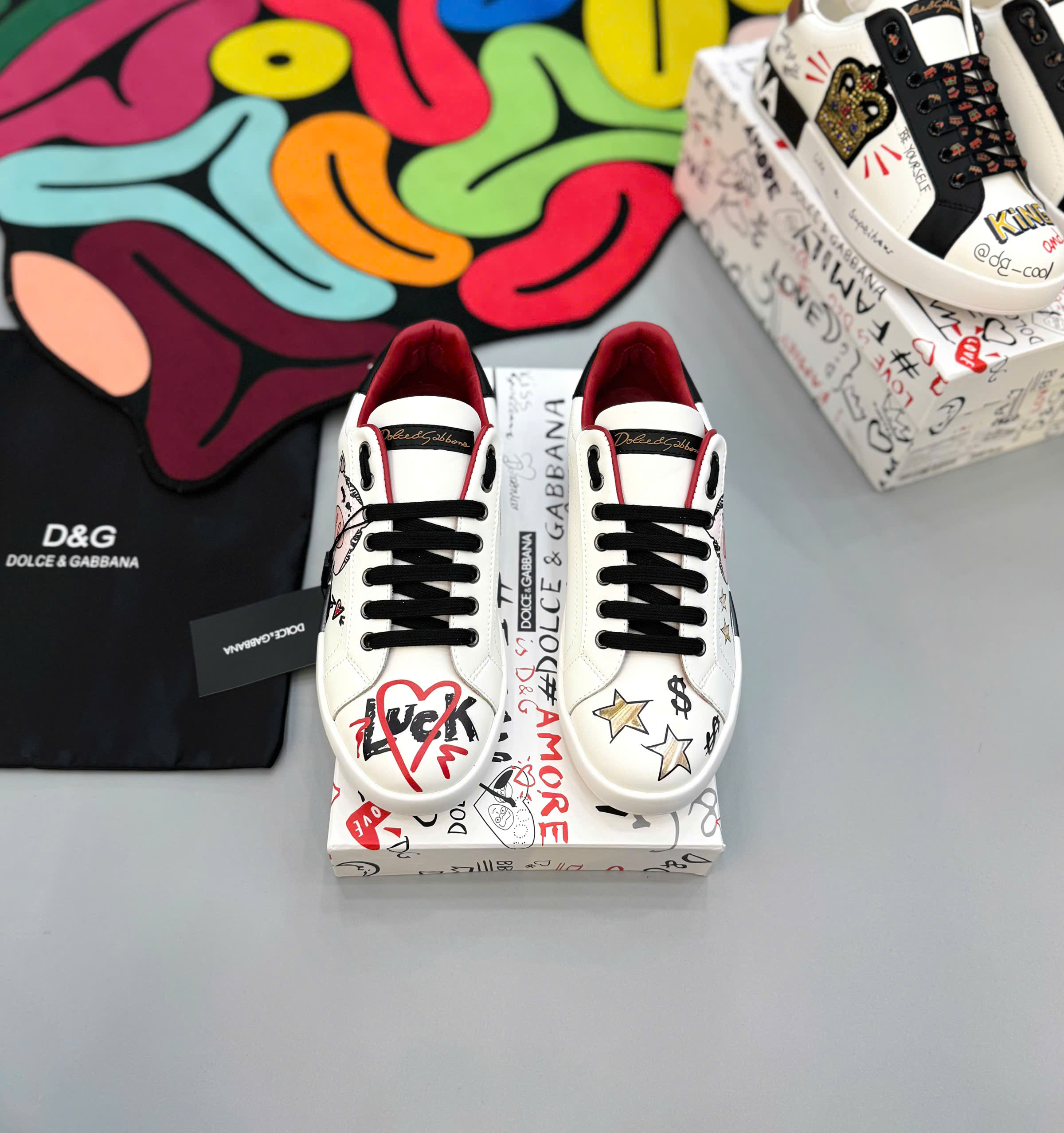 Giày sneaker Dolce Gabbana DG Trắng phối Đen Đỏ họa tiết Like Auth fullbox MK