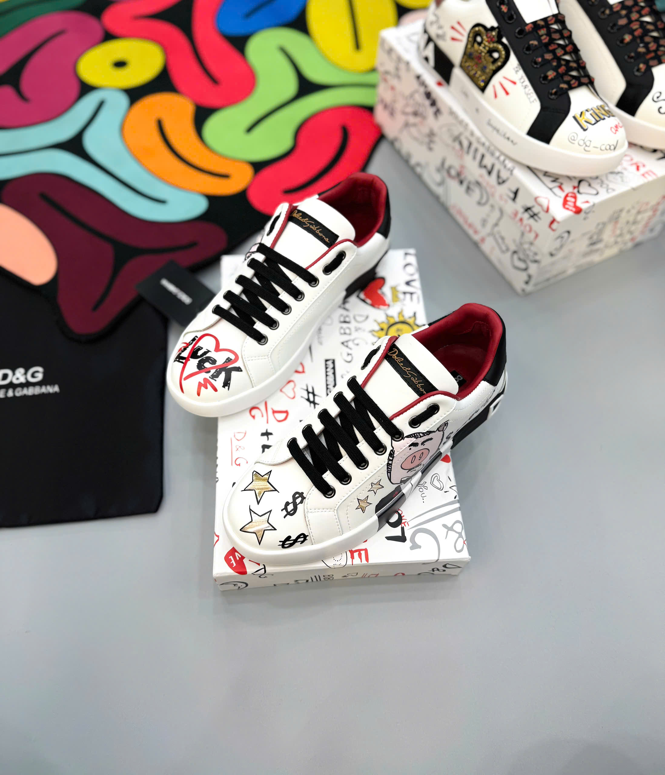 Giày sneaker Dolce Gabbana DG Trắng phối Đen Đỏ họa tiết Like Auth fullbox MK