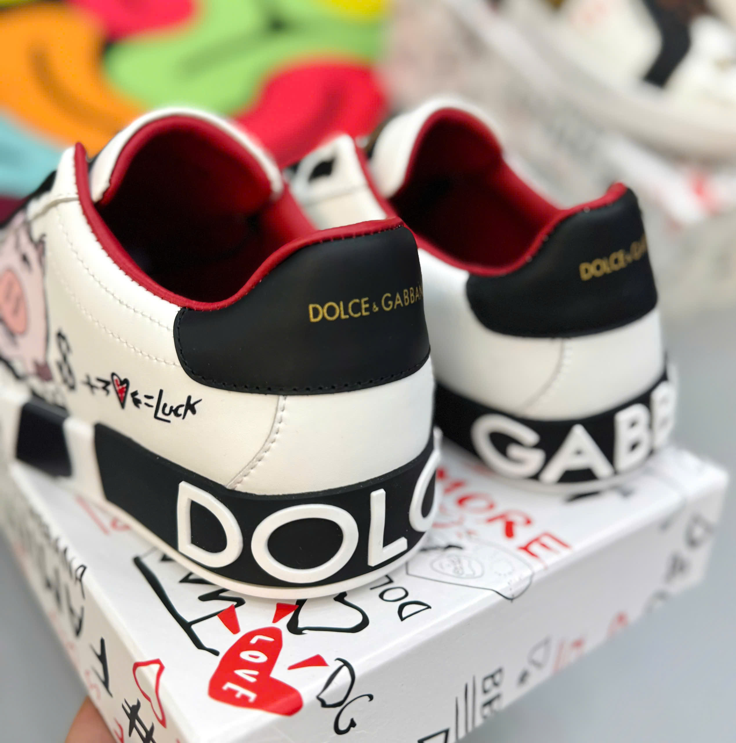 Giày sneaker Dolce Gabbana DG Trắng phối Đen Đỏ họa tiết Like Auth fullbox MK