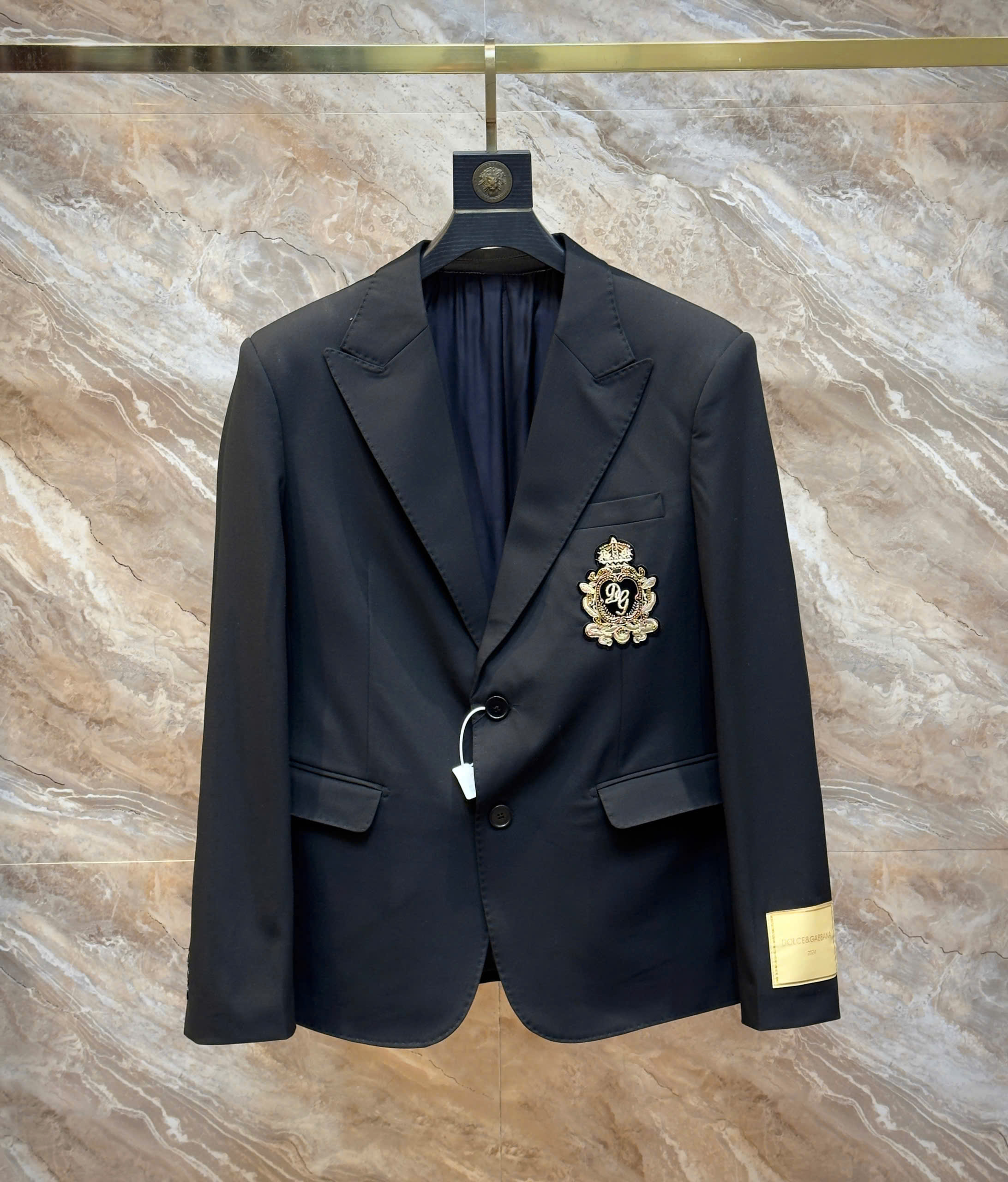 Áo khoác Vest Dolce Gabbana DG Đen logo tag huy hiệu thêu ngực Like Auth on web DDT