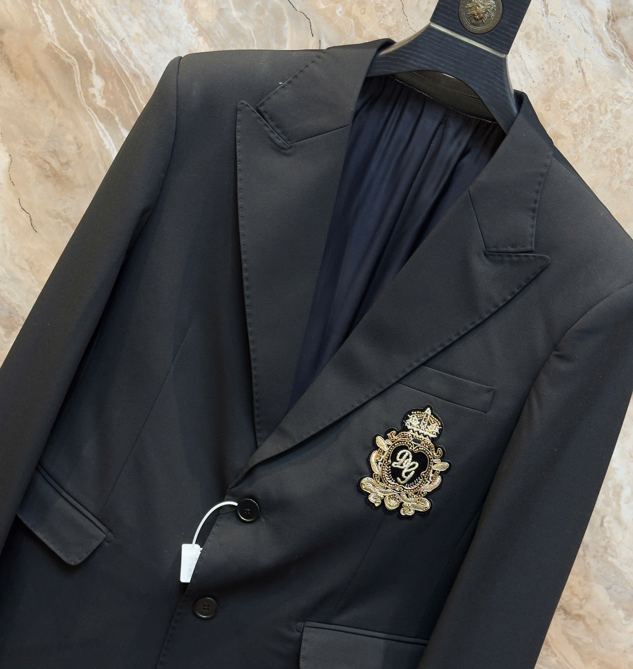 Áo khoác Vest Dolce Gabbana DG Đen logo tag huy hiệu thêu ngực Like Auth on web DDT