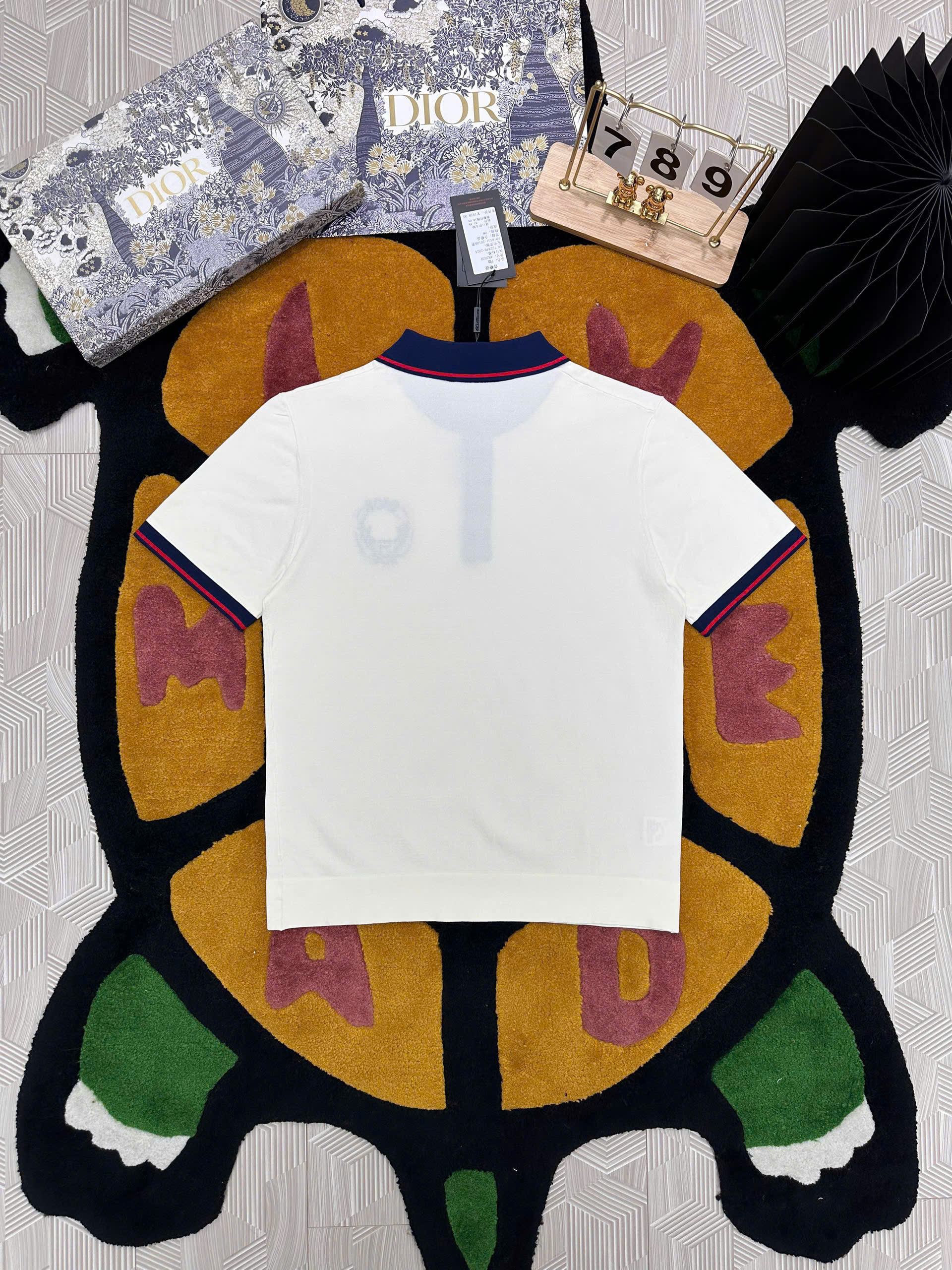 Áo polo Dior CD Trắng phối kẻ Xanh Đỏ viền logo tròn thêu ngực Like Auth MK