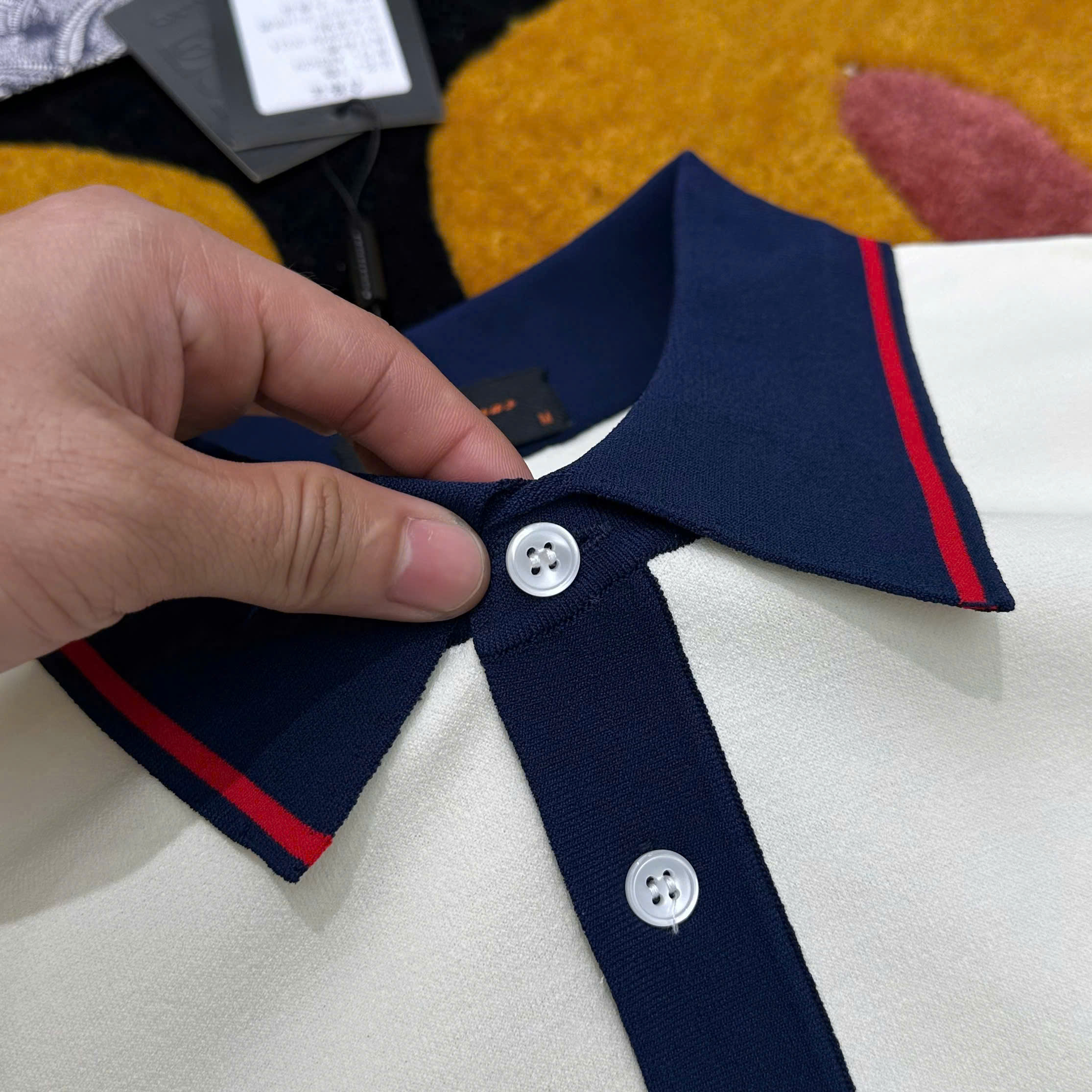 Áo polo Dior CD Trắng phối kẻ Xanh Đỏ viền logo tròn thêu ngực Like Auth MK