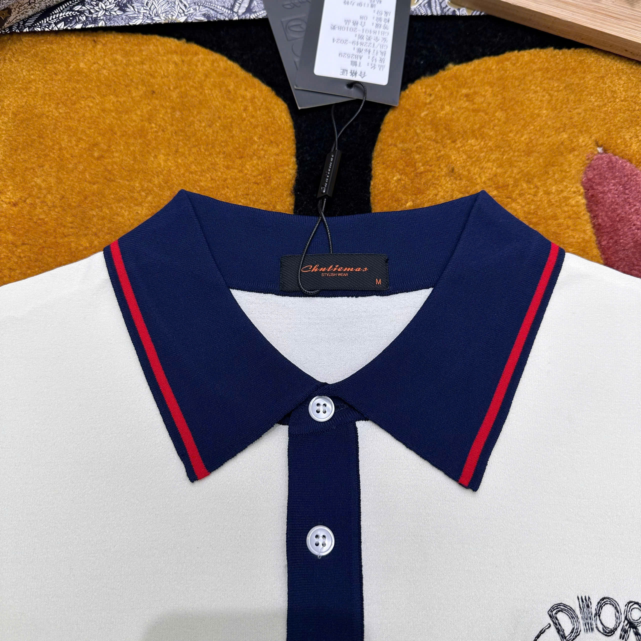 Áo polo Dior CD Trắng phối kẻ Xanh Đỏ viền logo tròn thêu ngực Like Auth MK