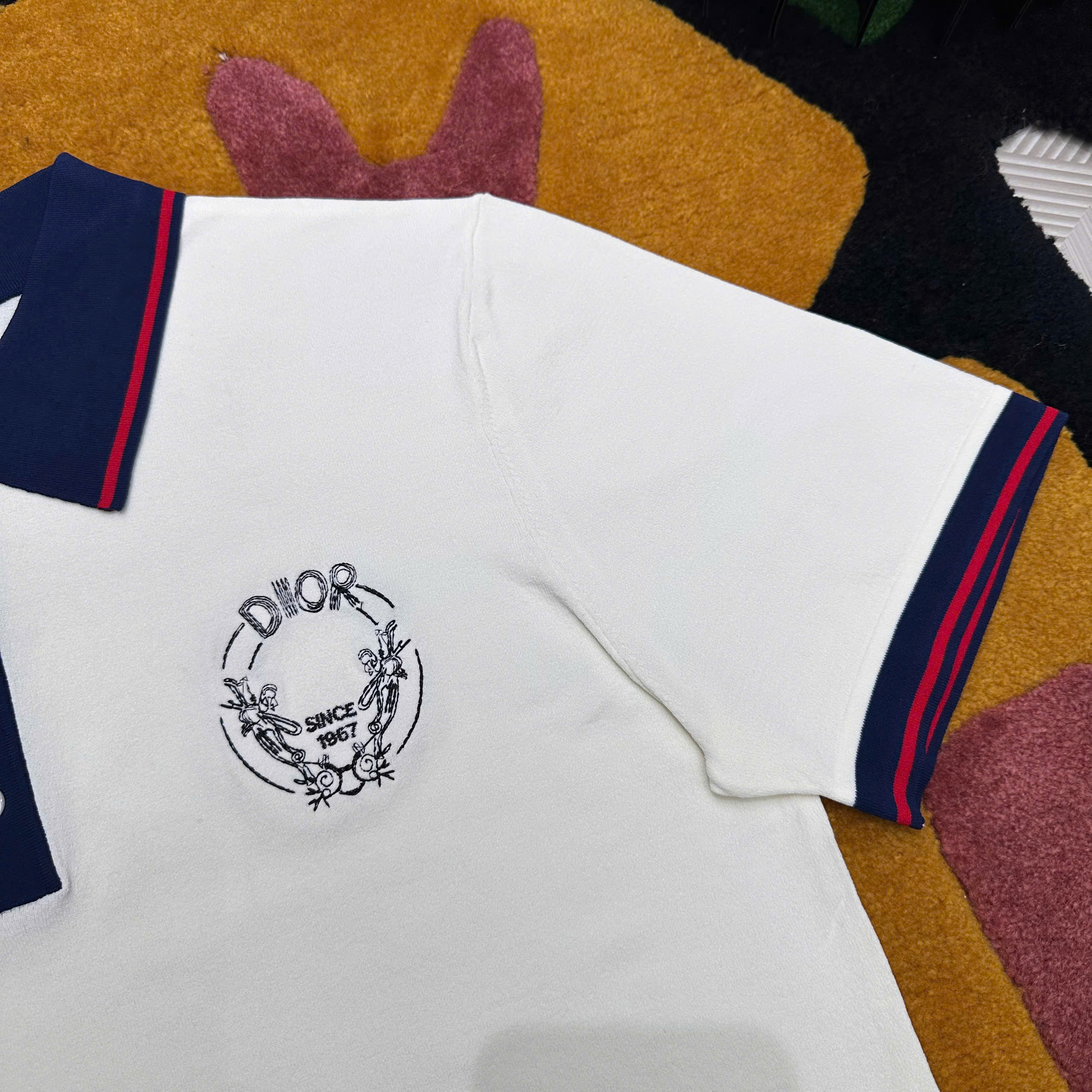 Áo polo Dior CD Trắng phối kẻ Xanh Đỏ viền logo tròn thêu ngực Like Auth MK