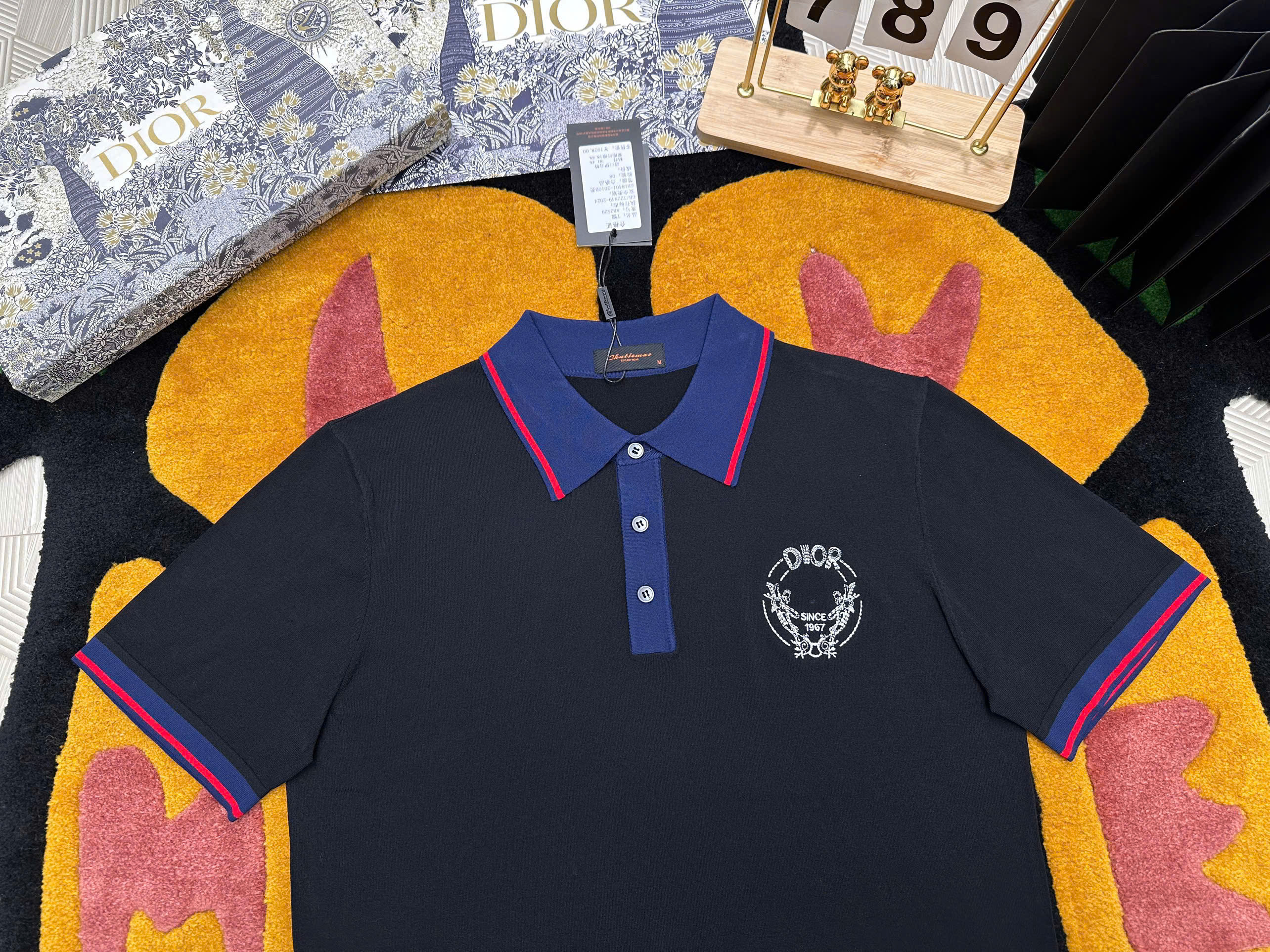 Áo polo Dior CD Đen phối kẻ Xanh Đỏ viền logo tròn thêu ngực Like Auth MK