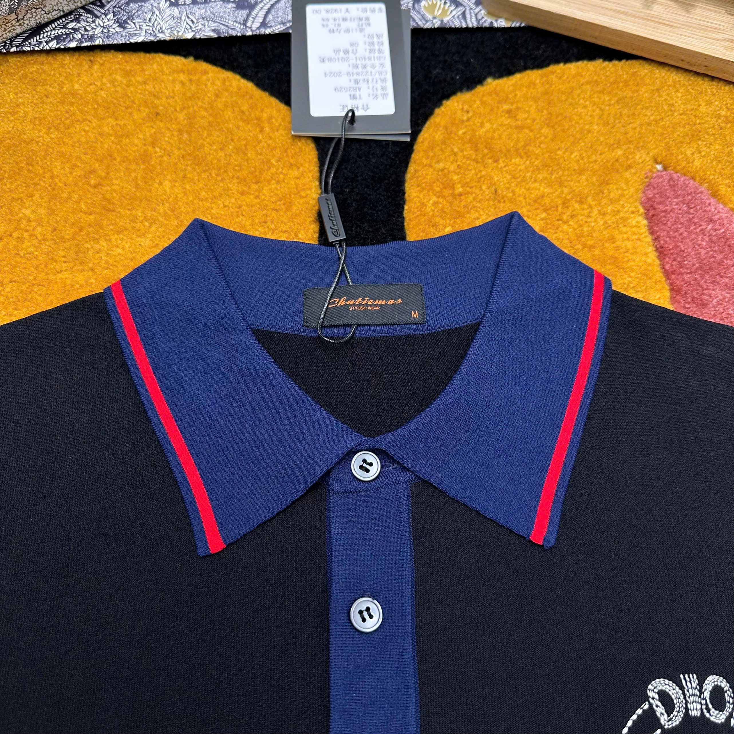 Áo polo Dior CD Đen phối kẻ Xanh Đỏ viền logo tròn thêu ngực Like Auth MK