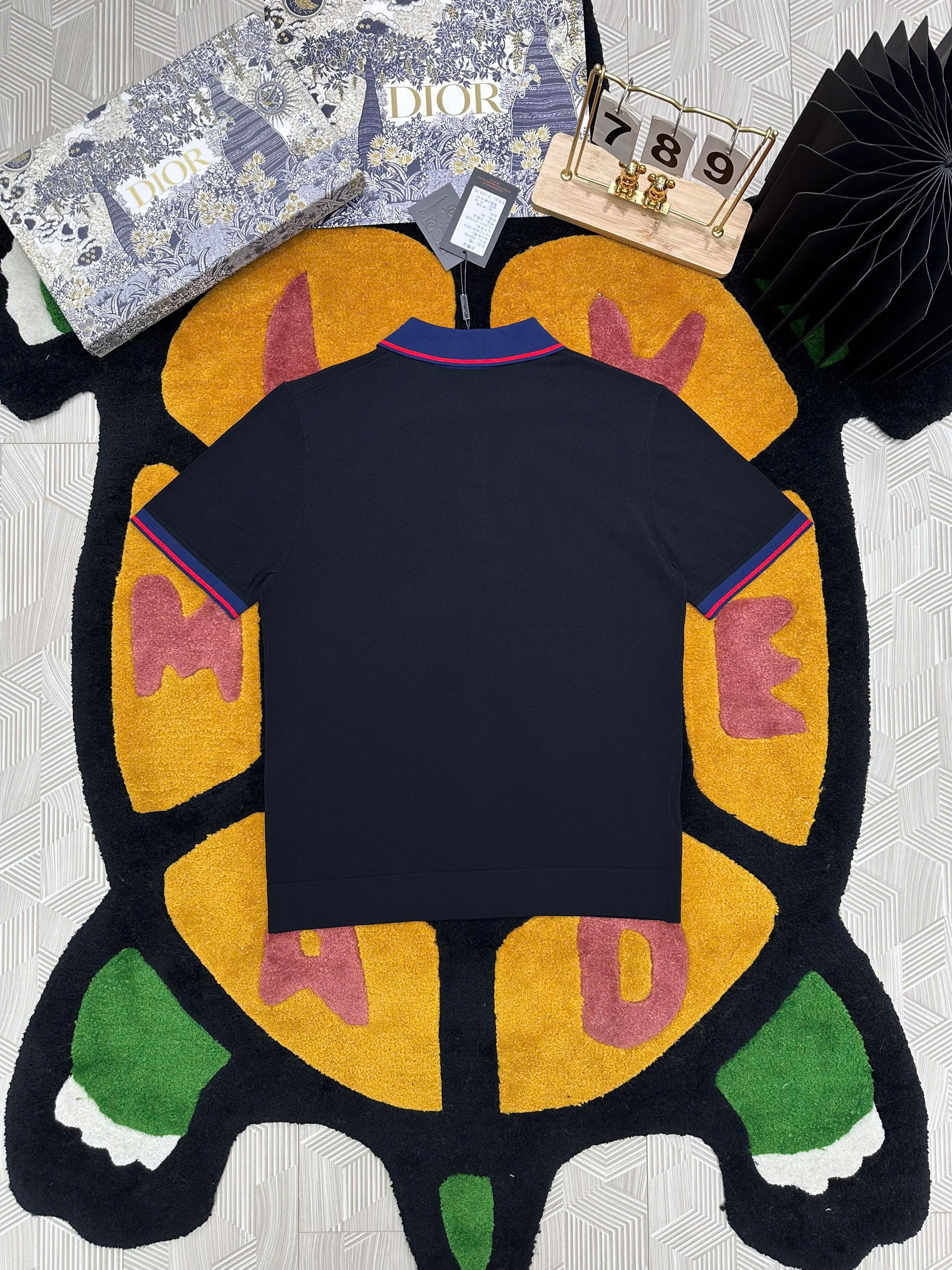 Áo polo Dior CD Đen phối kẻ Xanh Đỏ viền logo tròn thêu ngực Like Auth MK