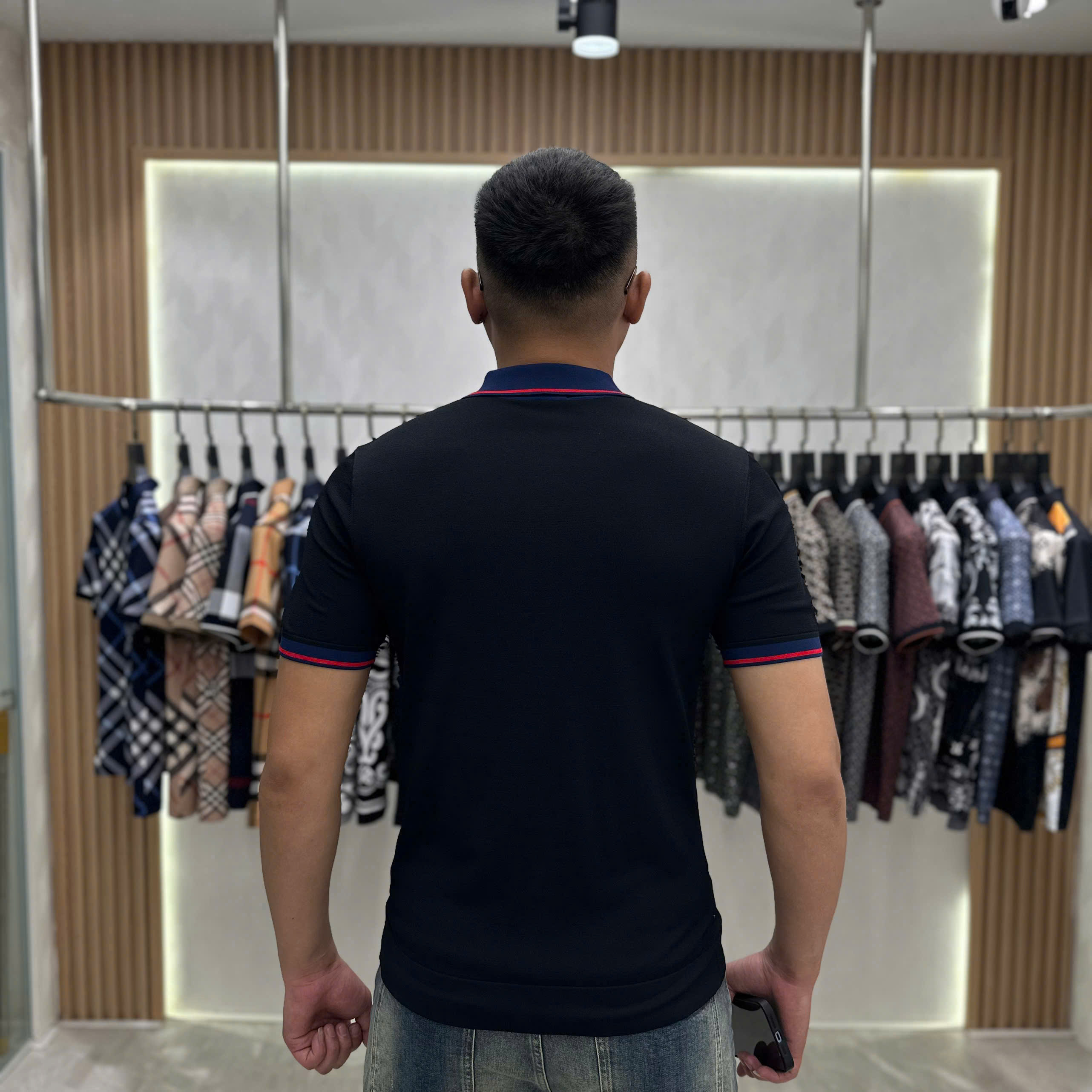 Áo polo Dior CD Đen phối kẻ Xanh Đỏ viền logo tròn thêu ngực Like Auth MK