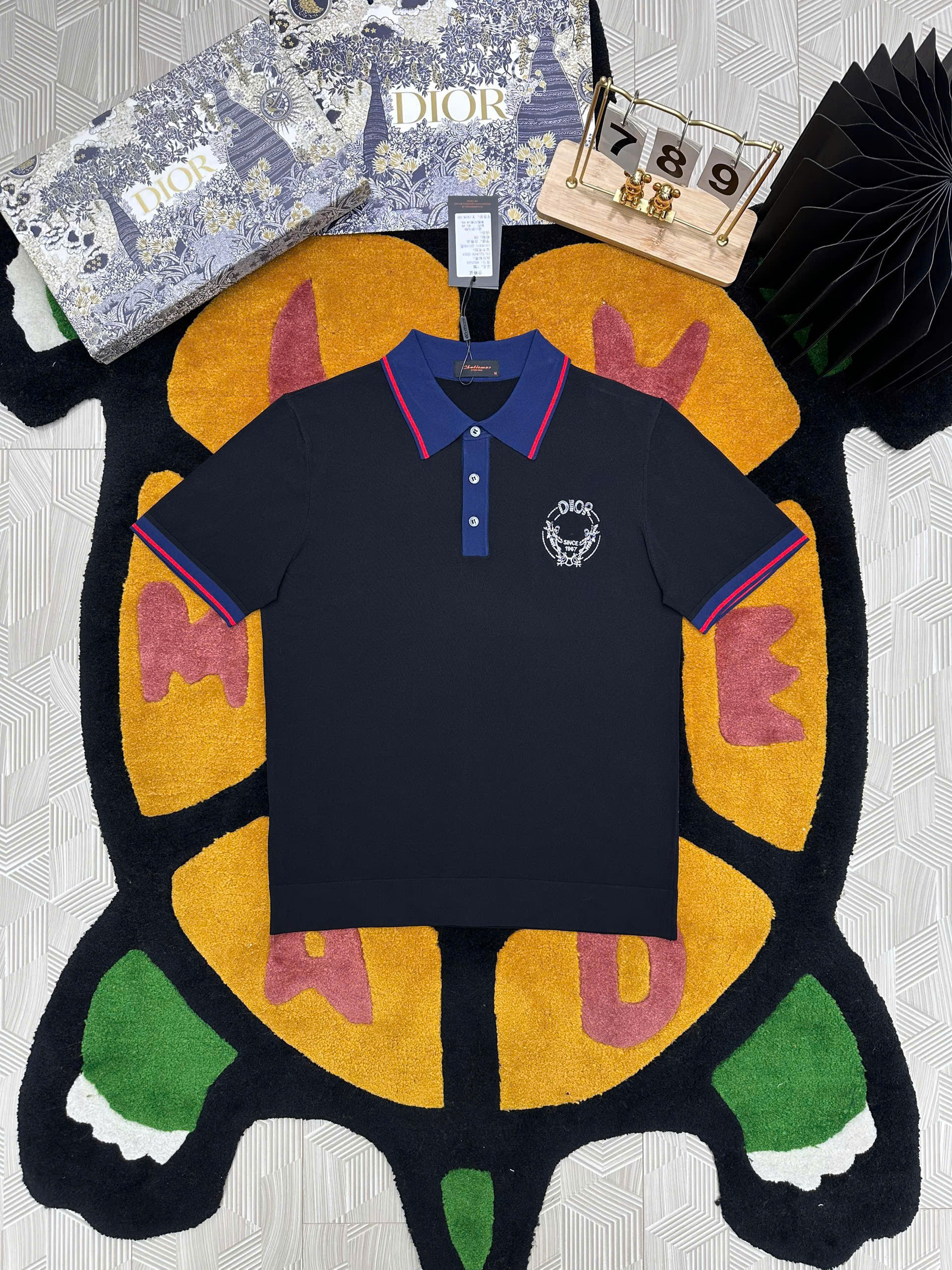 Áo polo Dior CD Đen phối kẻ Xanh Đỏ viền logo tròn thêu ngực Like Auth MK