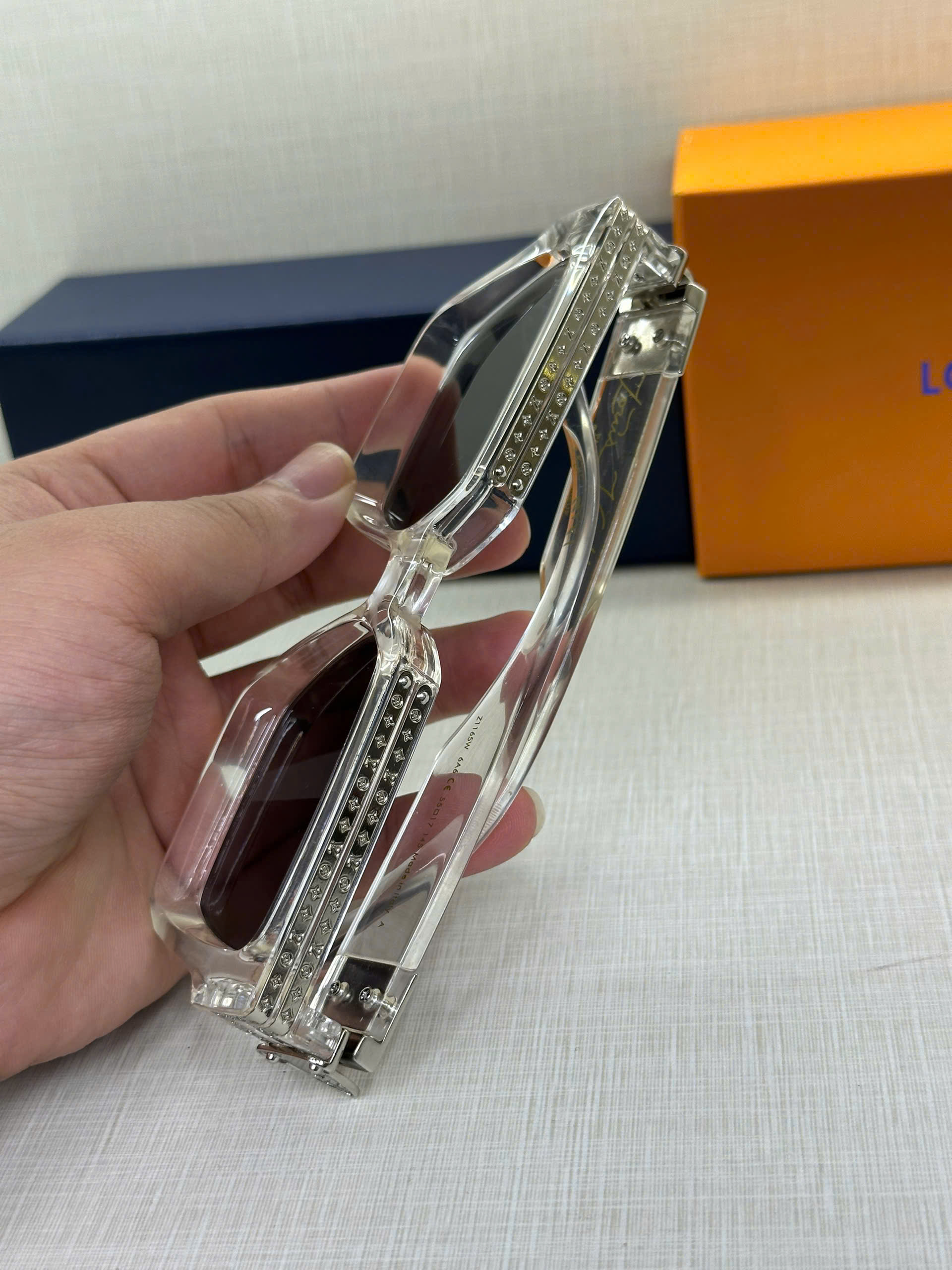 Kính mắt thời trang Louis Vuitton LV Trắng trong phối mắt Đen Like Auth fullbox MK