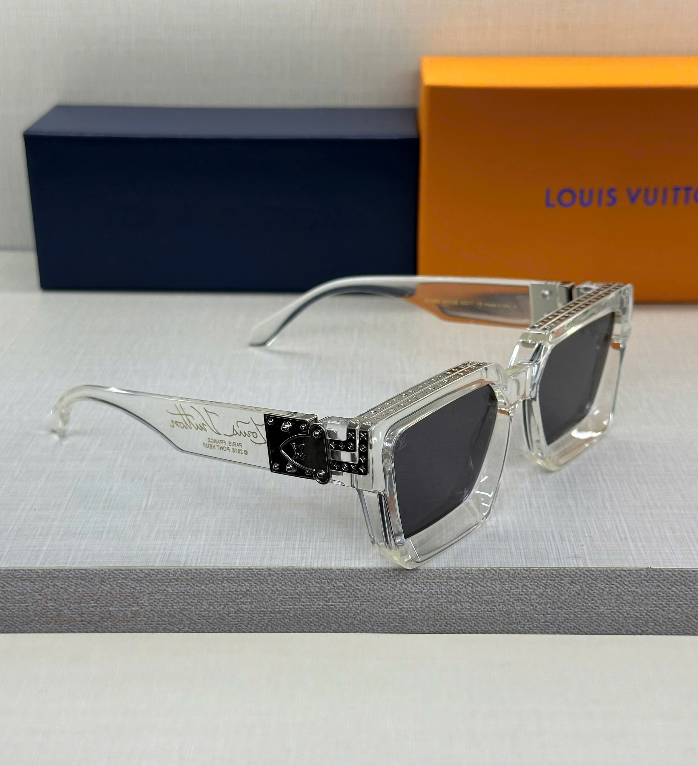 Kính mắt thời trang Louis Vuitton LV Trắng trong phối mắt Đen Like Auth fullbox MK