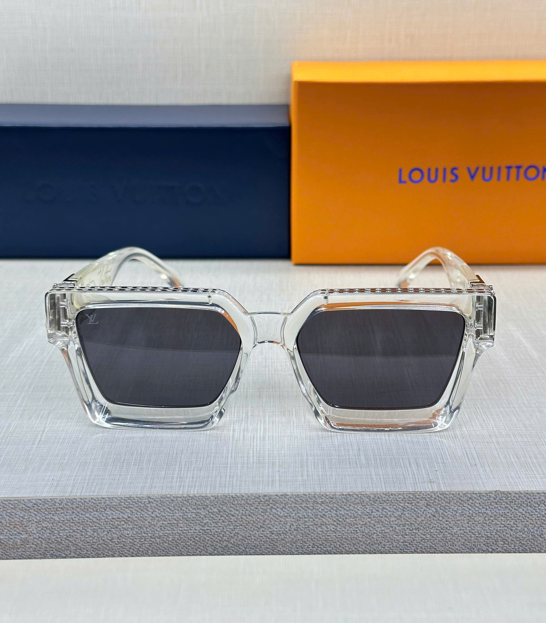 Kính mắt thời trang Louis Vuitton LV Trắng trong phối mắt Đen Like Auth fullbox MK