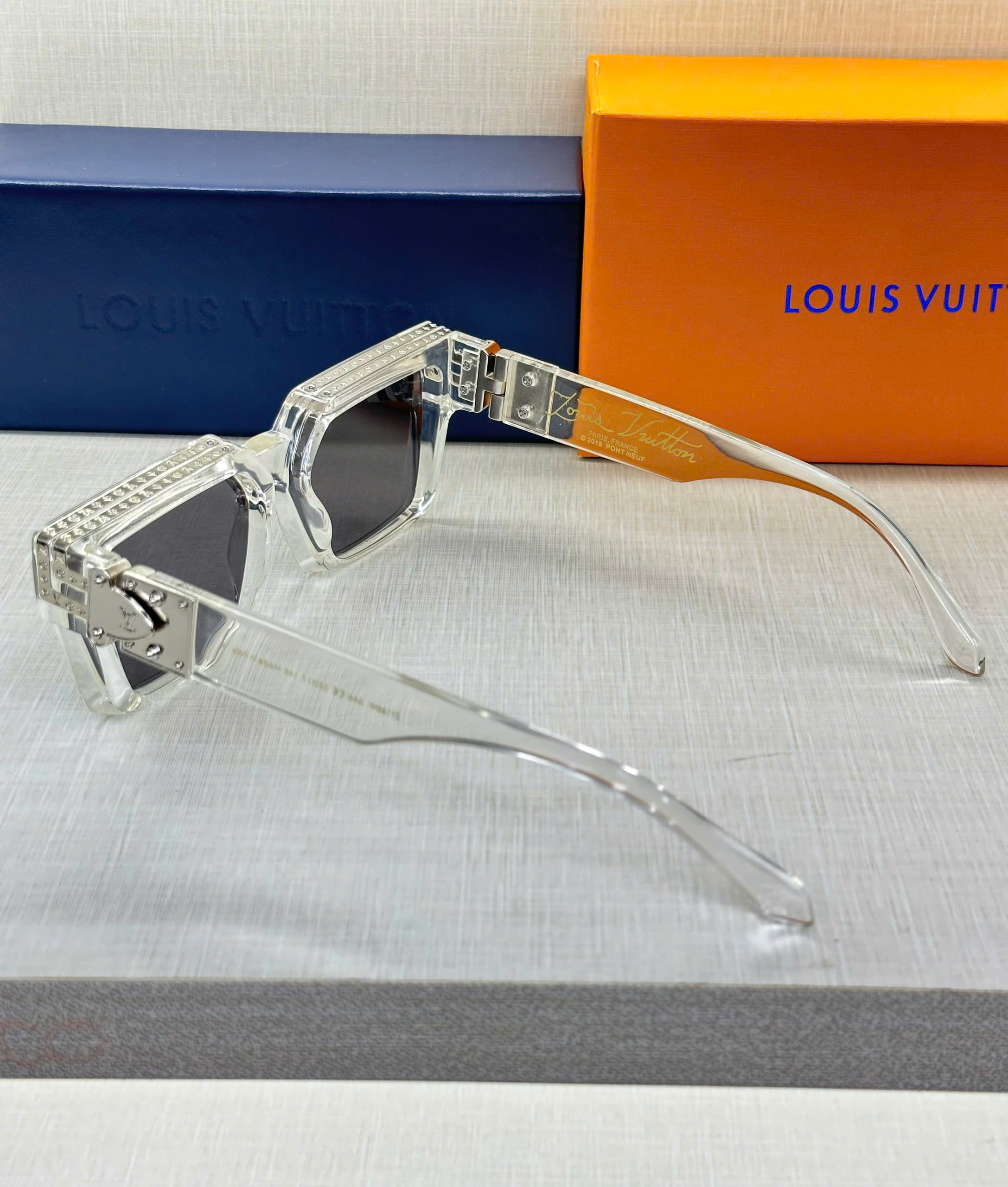 Kính mắt thời trang Louis Vuitton LV Trắng trong phối mắt Đen Like Auth fullbox MK