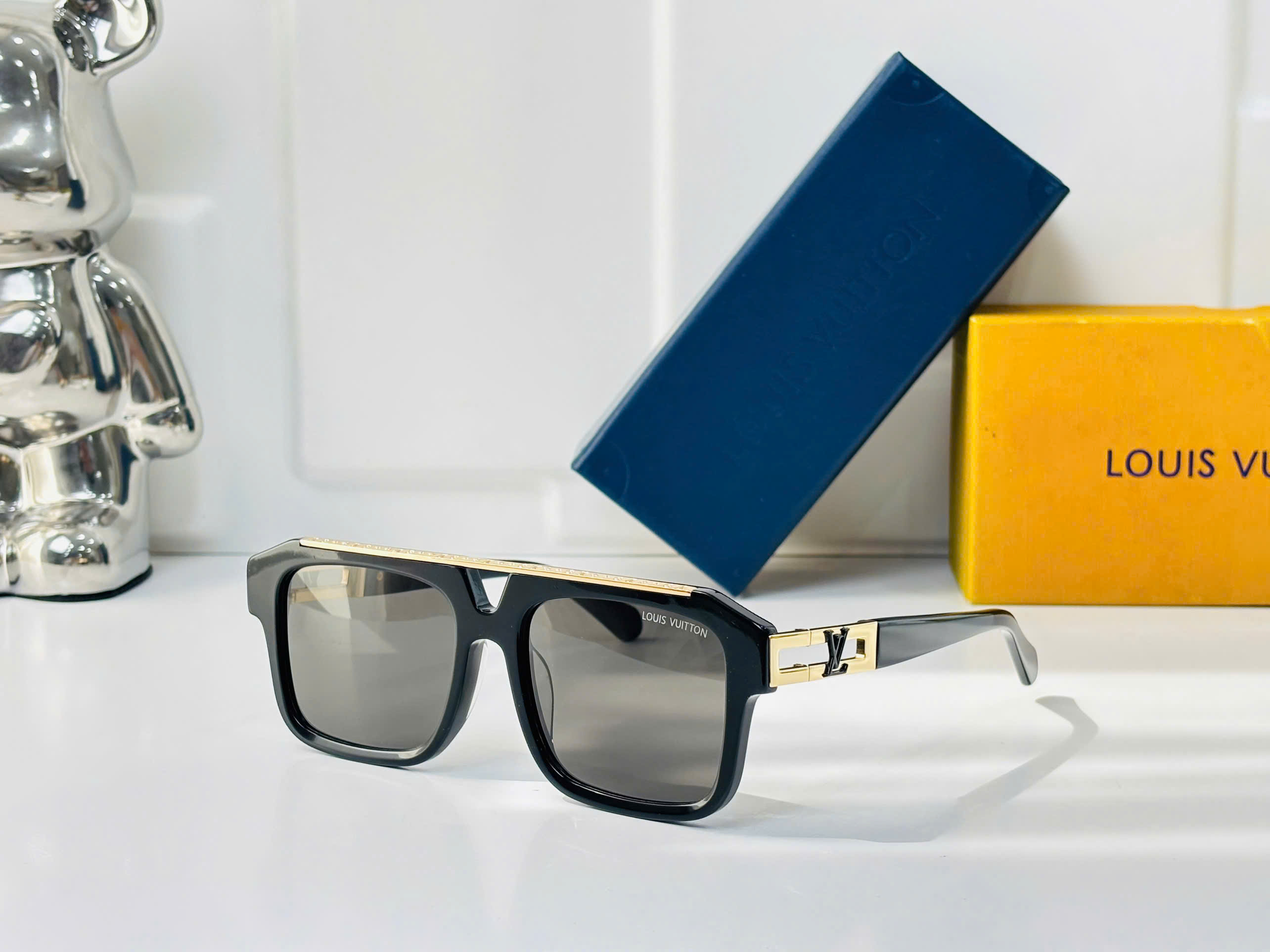 Kính mắt thời trang Louis Vuitton LV Đen viền kim loại Vàng MK