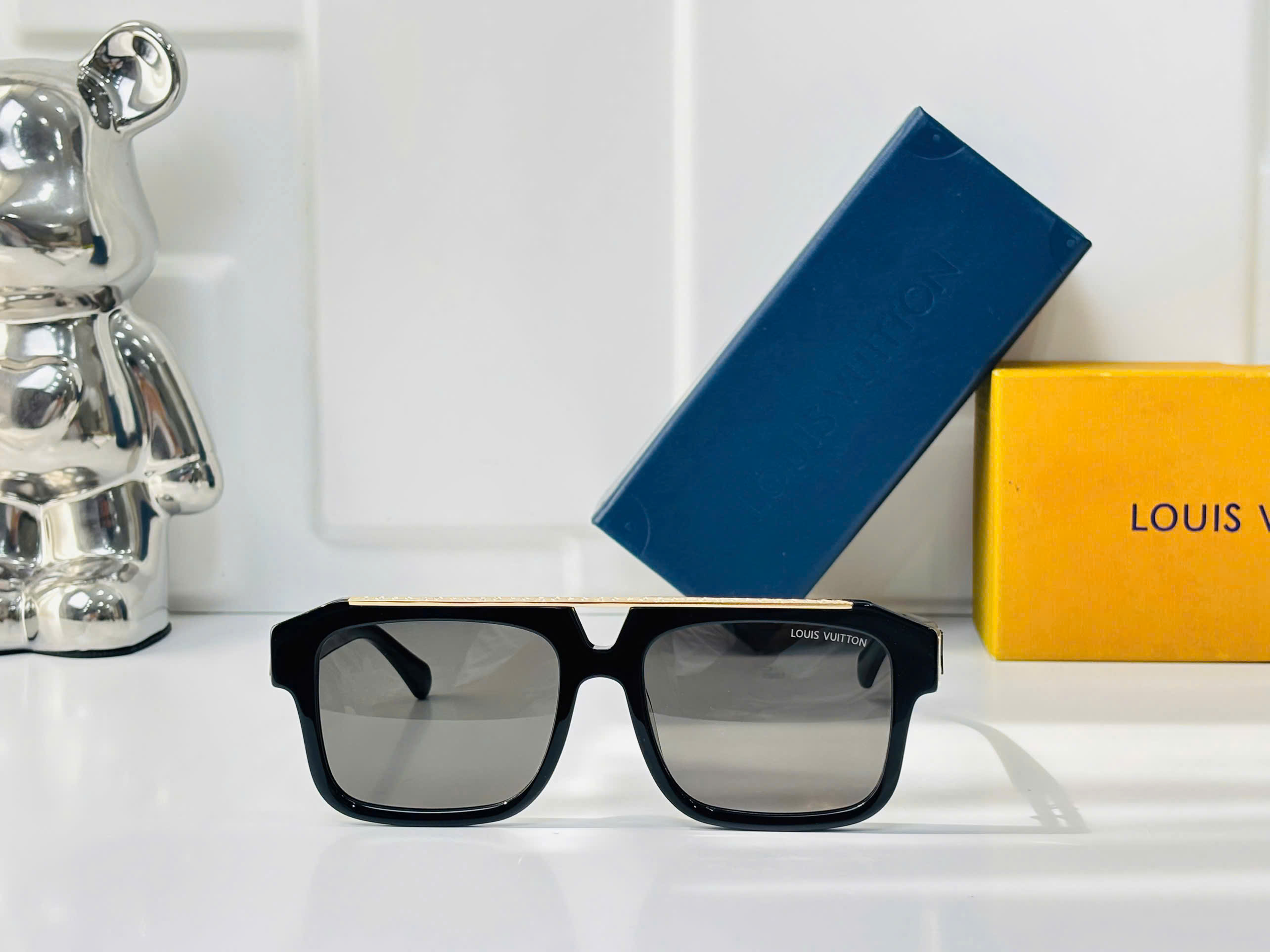 Kính mắt thời trang Louis Vuitton LV Đen viền kim loại Vàng MK