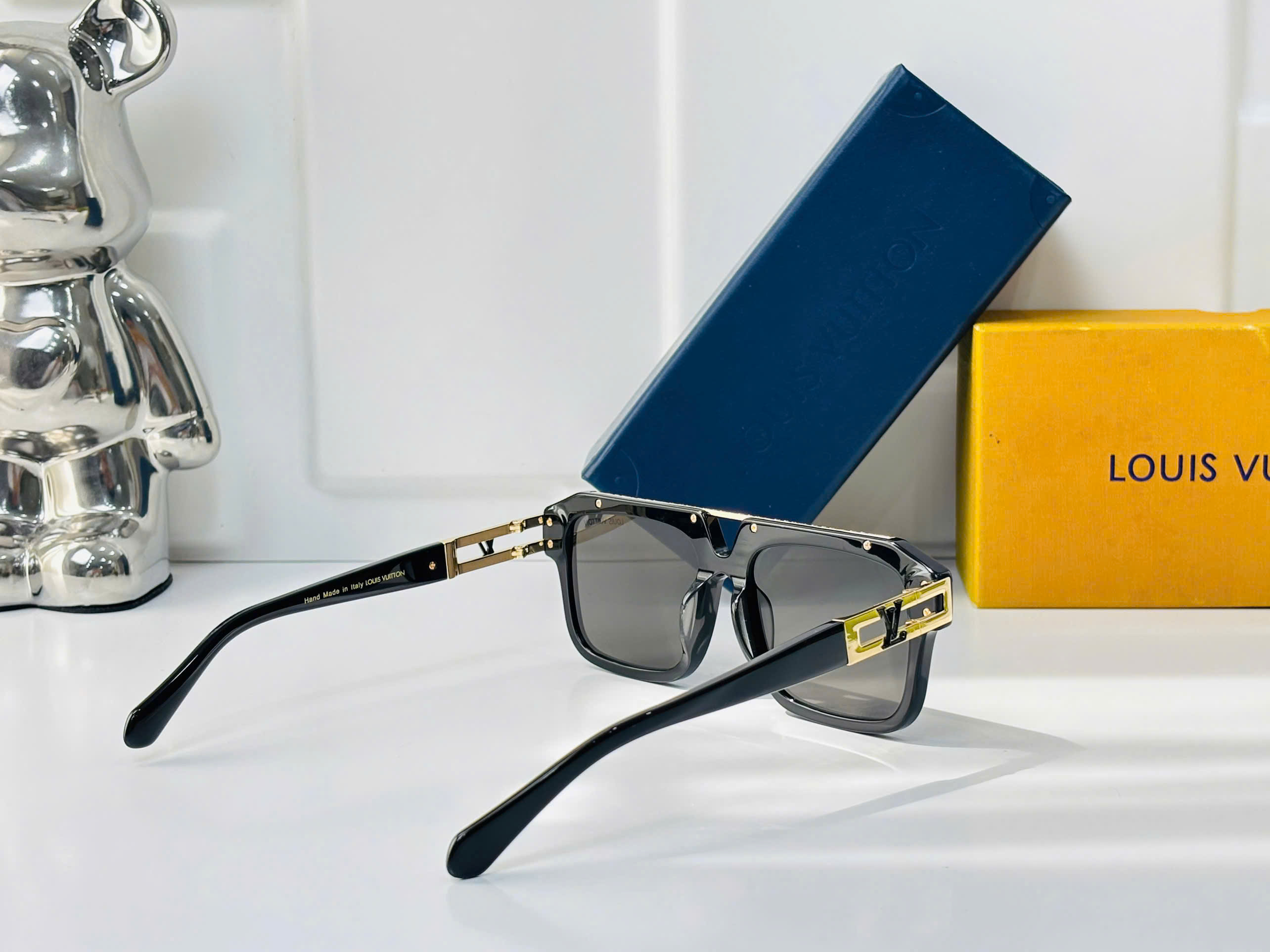 Kính mắt thời trang Louis Vuitton LV Đen viền kim loại Vàng MK