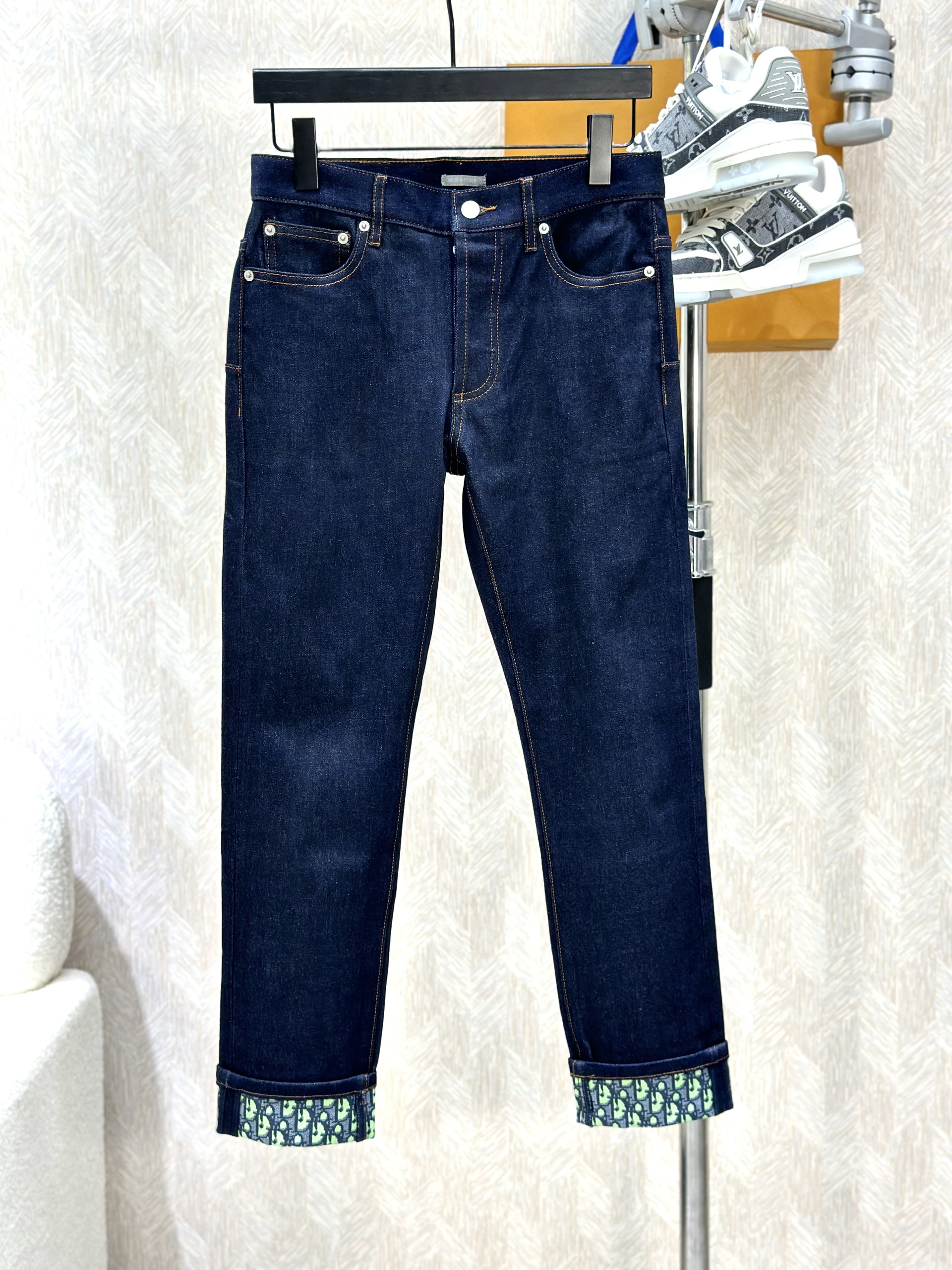 Quần Jean Dior CD Xanh than phối họa tiết gấu Xanh lá túi da Cam sau Like Auth on web VTN
