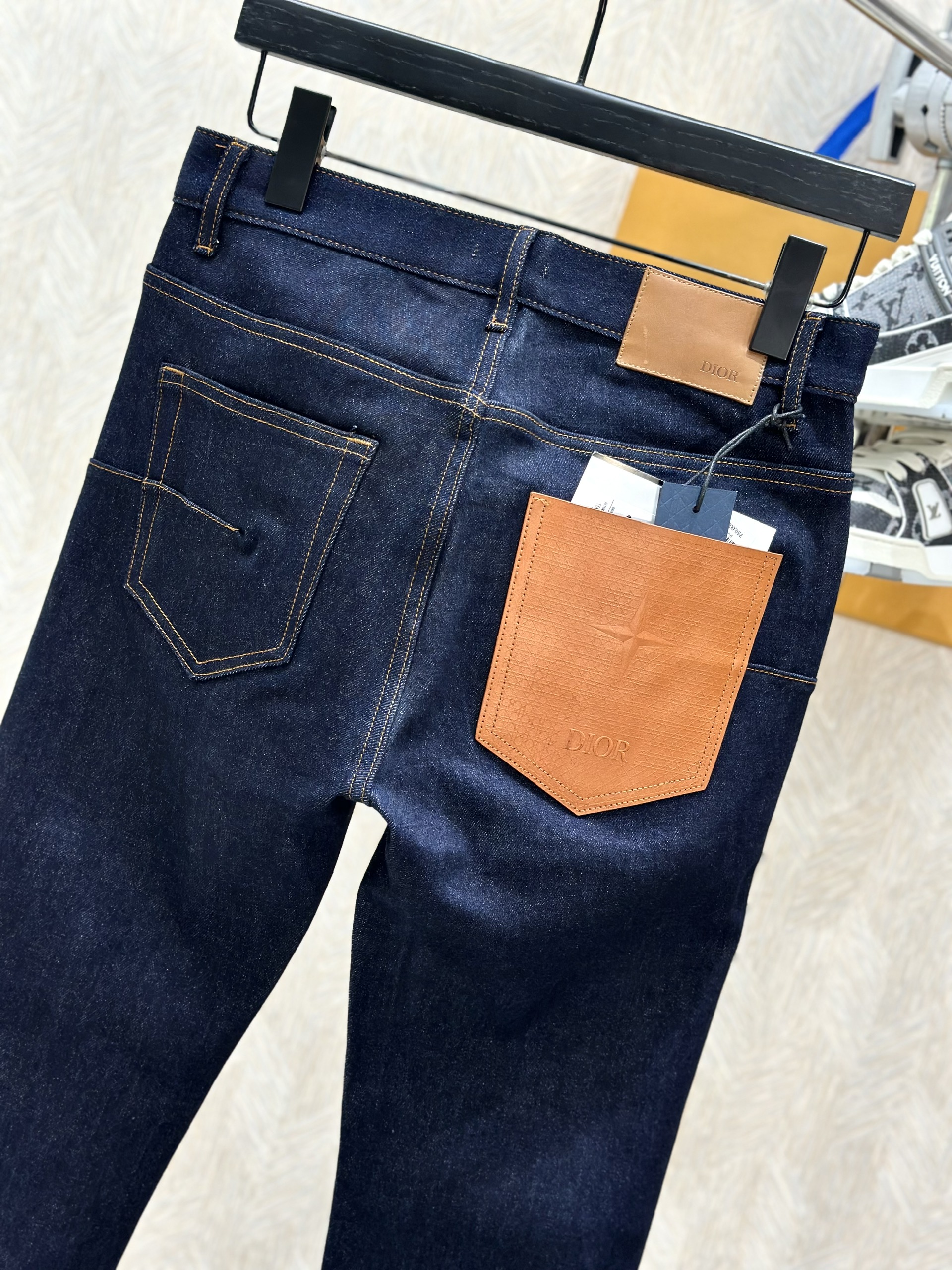 Quần Jean Dior CD Xanh than phối họa tiết gấu Xanh lá túi da Cam sau Like Auth on web VTN