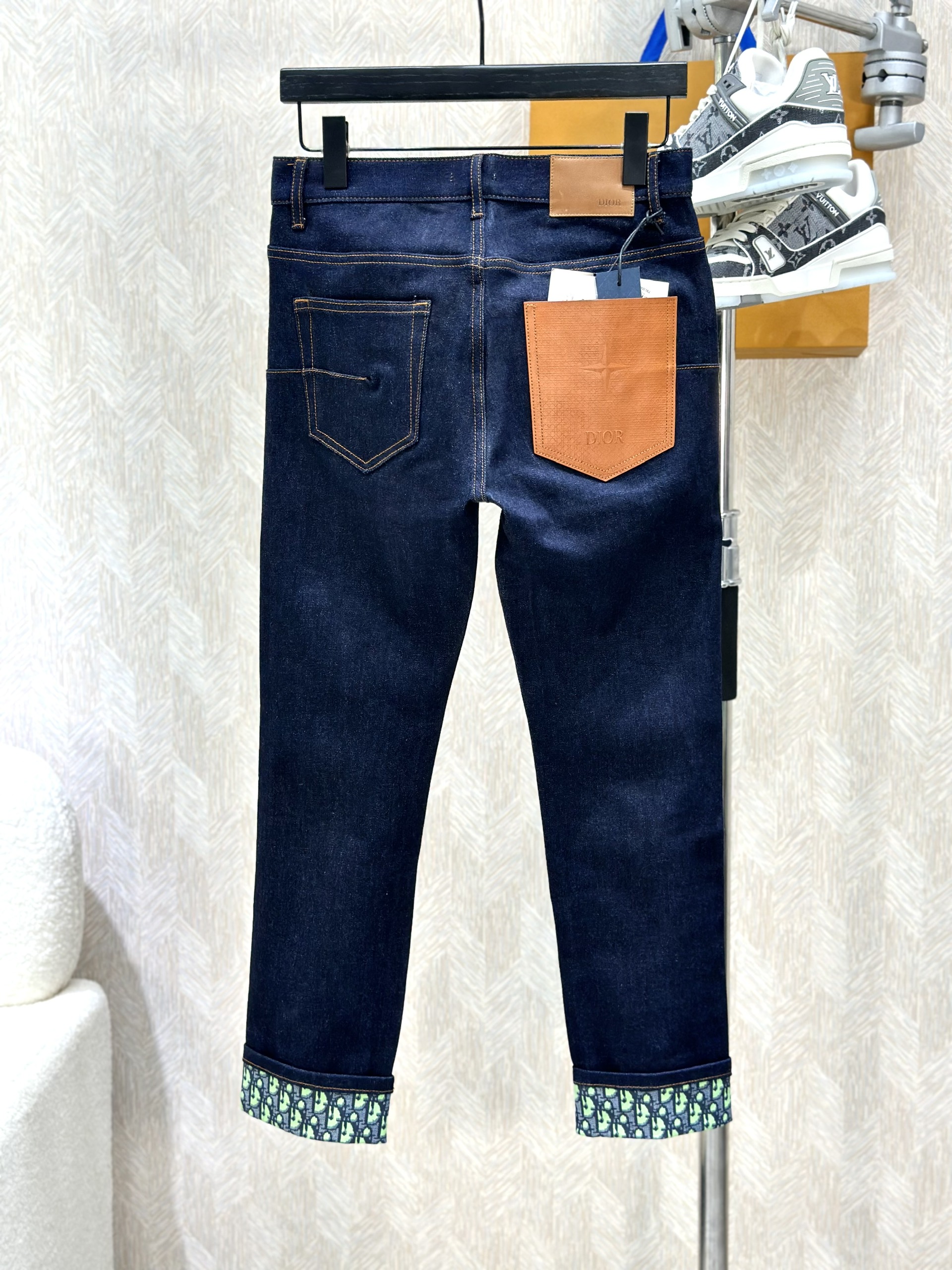 Quần Jean Dior CD Xanh than phối họa tiết gấu Xanh lá túi da Cam sau Like Auth on web VTN