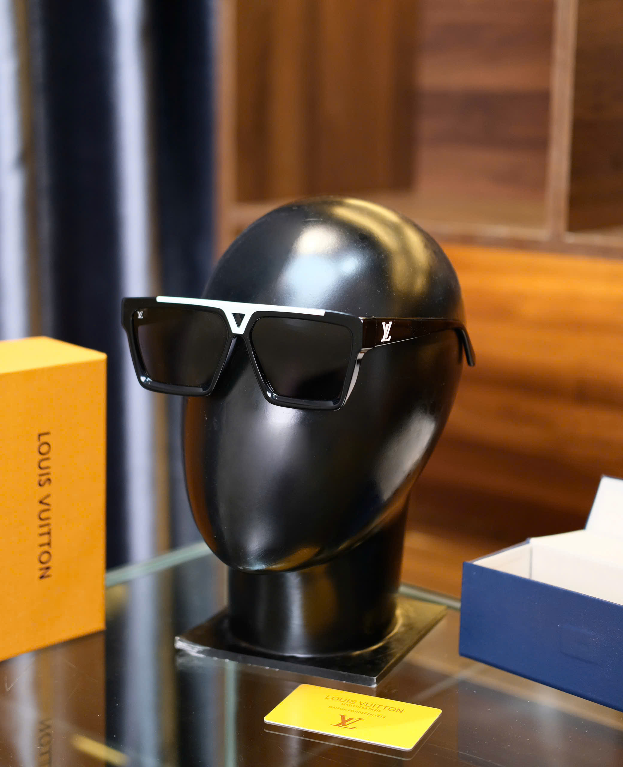 Kính mắt thời trang Louis Vuitton LV Đen phối viền logo Trắng Like Auth fullbox DDT