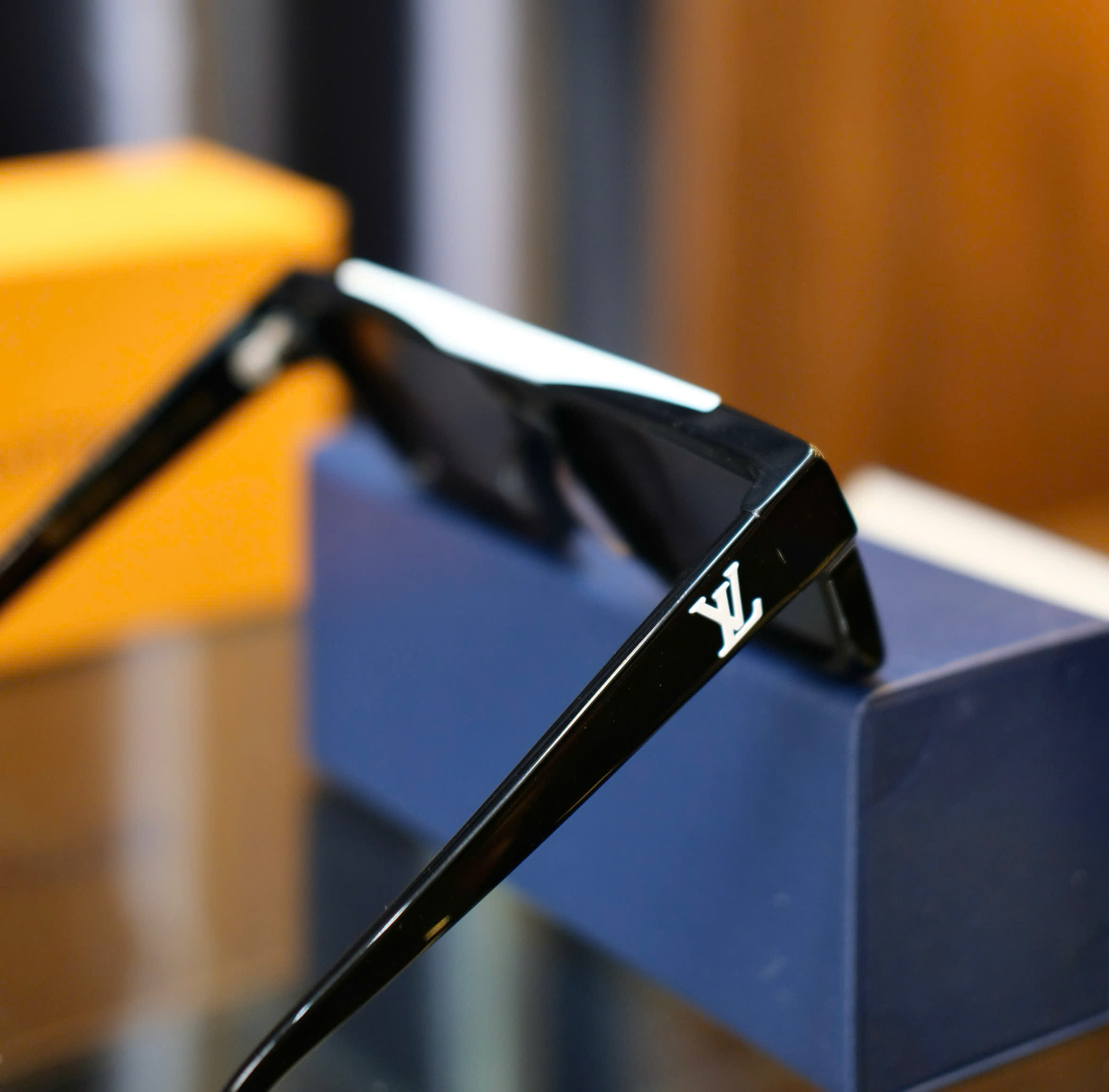 Kính mắt thời trang Louis Vuitton LV Đen phối viền logo Trắng Like Auth fullbox DDT