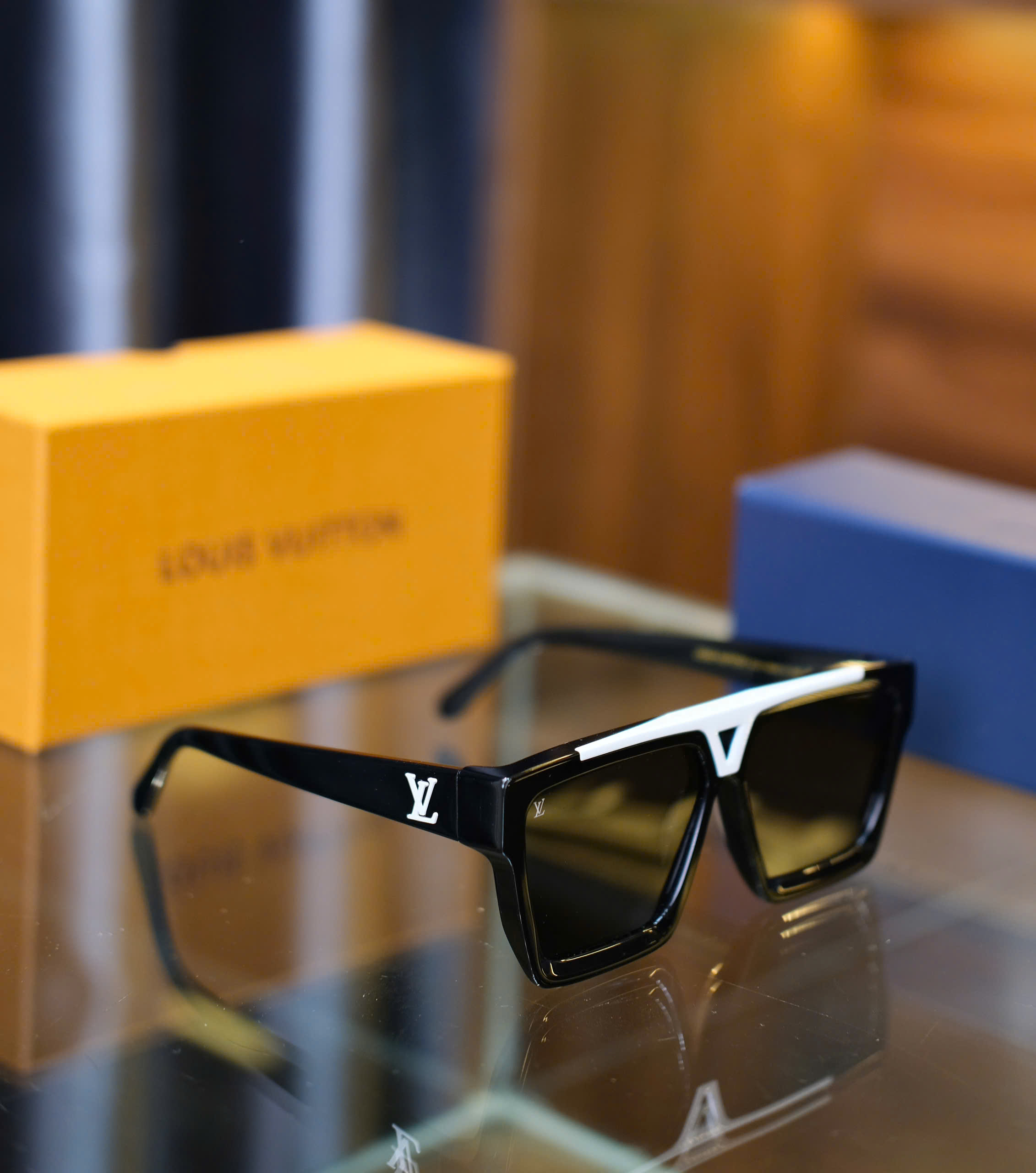 Kính mắt thời trang Louis Vuitton LV Đen phối viền logo Trắng Like Auth fullbox DDT